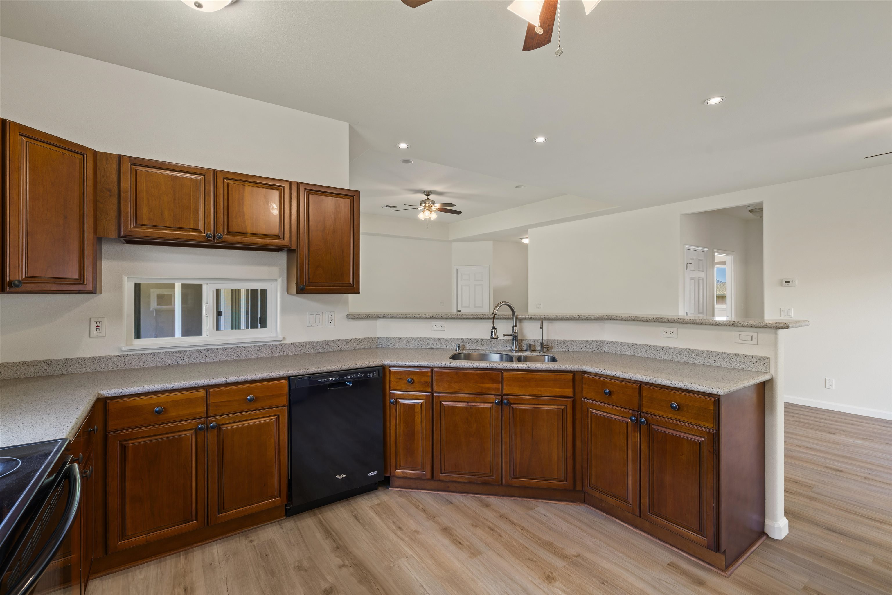 47  Moolu St , Wailuku home - photo 10 of 41