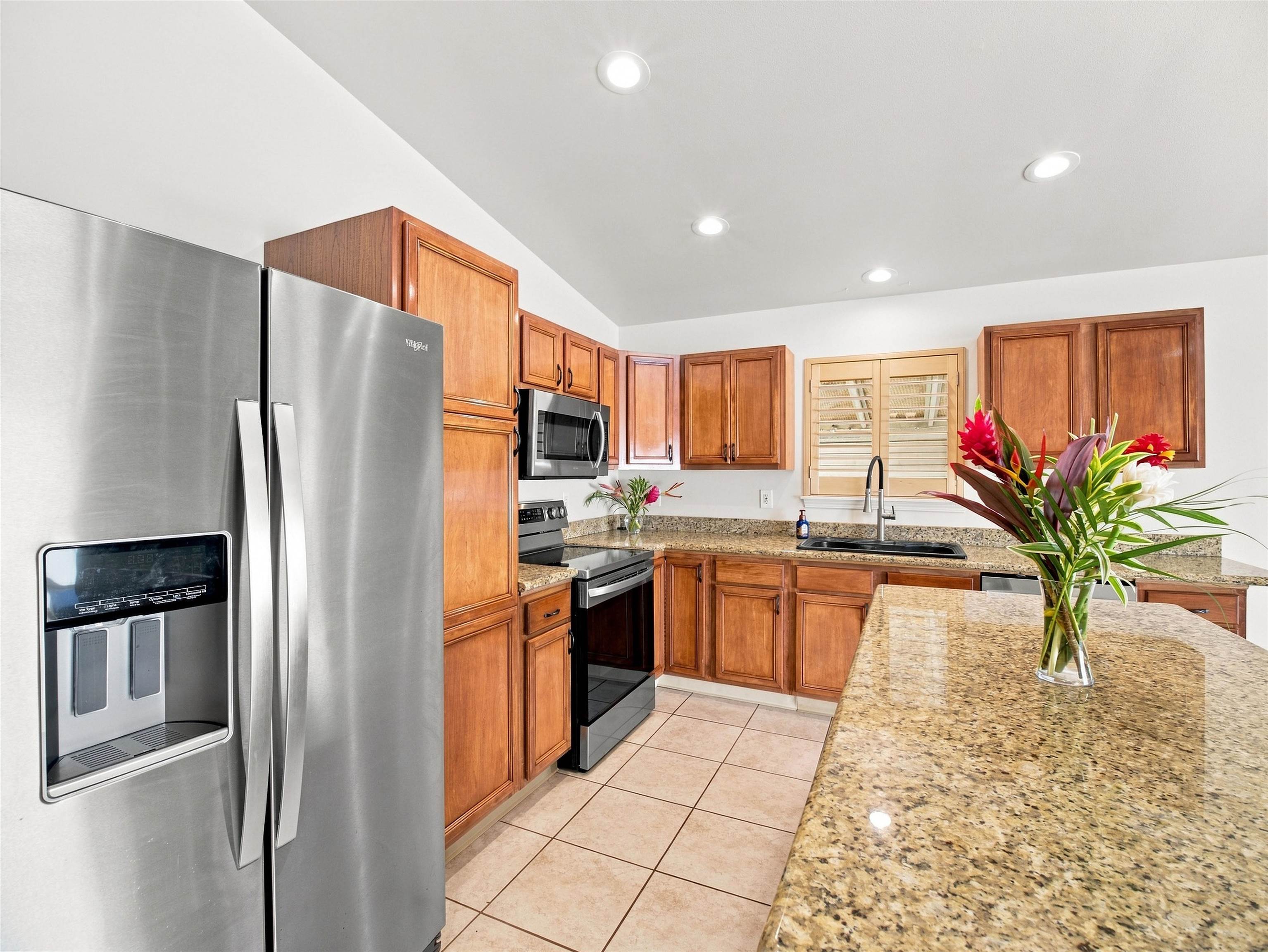 47  Polale St , Kihei home - photo 4 of 35