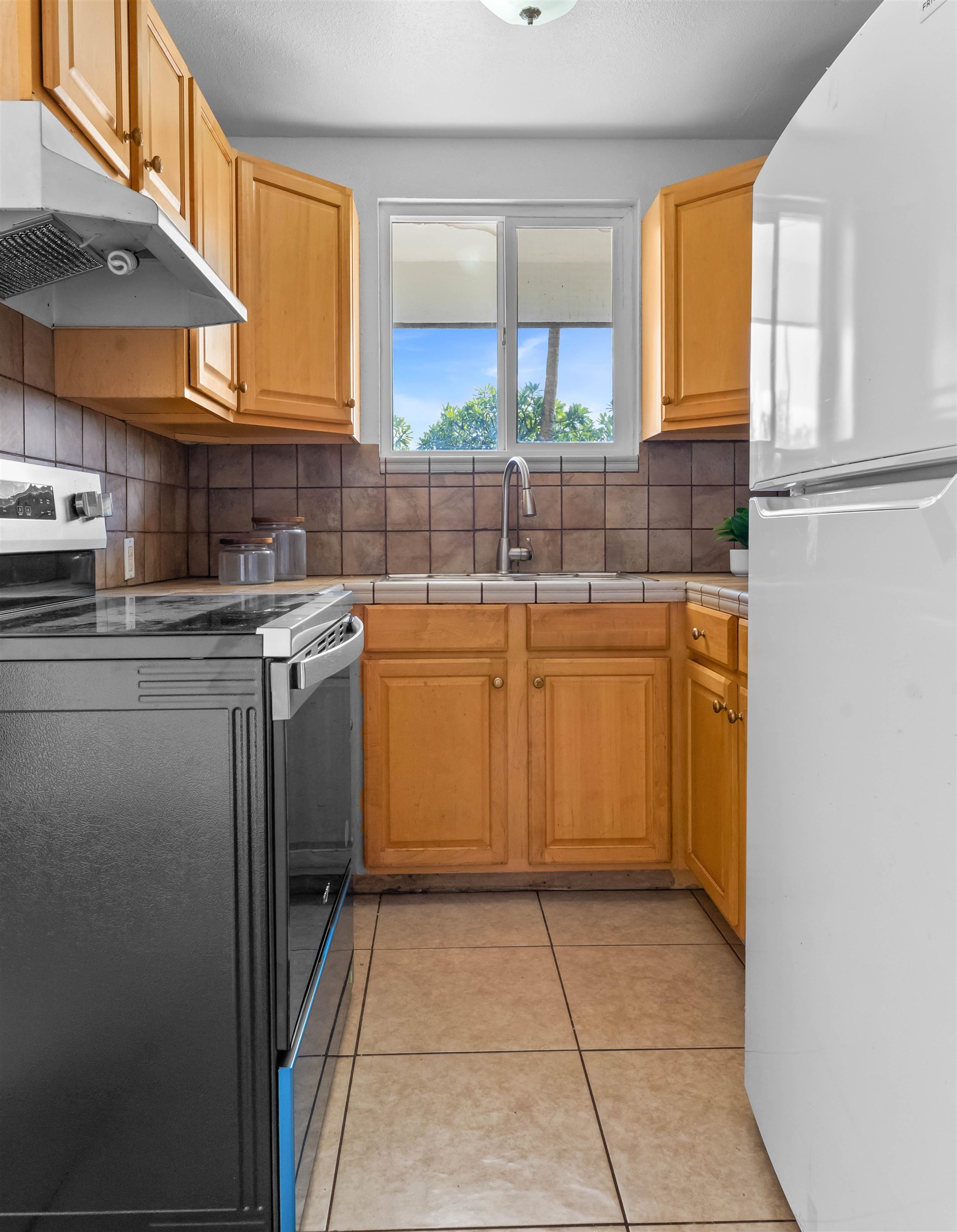 Puuone Gardens condo # 6, Wailuku, Hawaii - photo 12 of 17