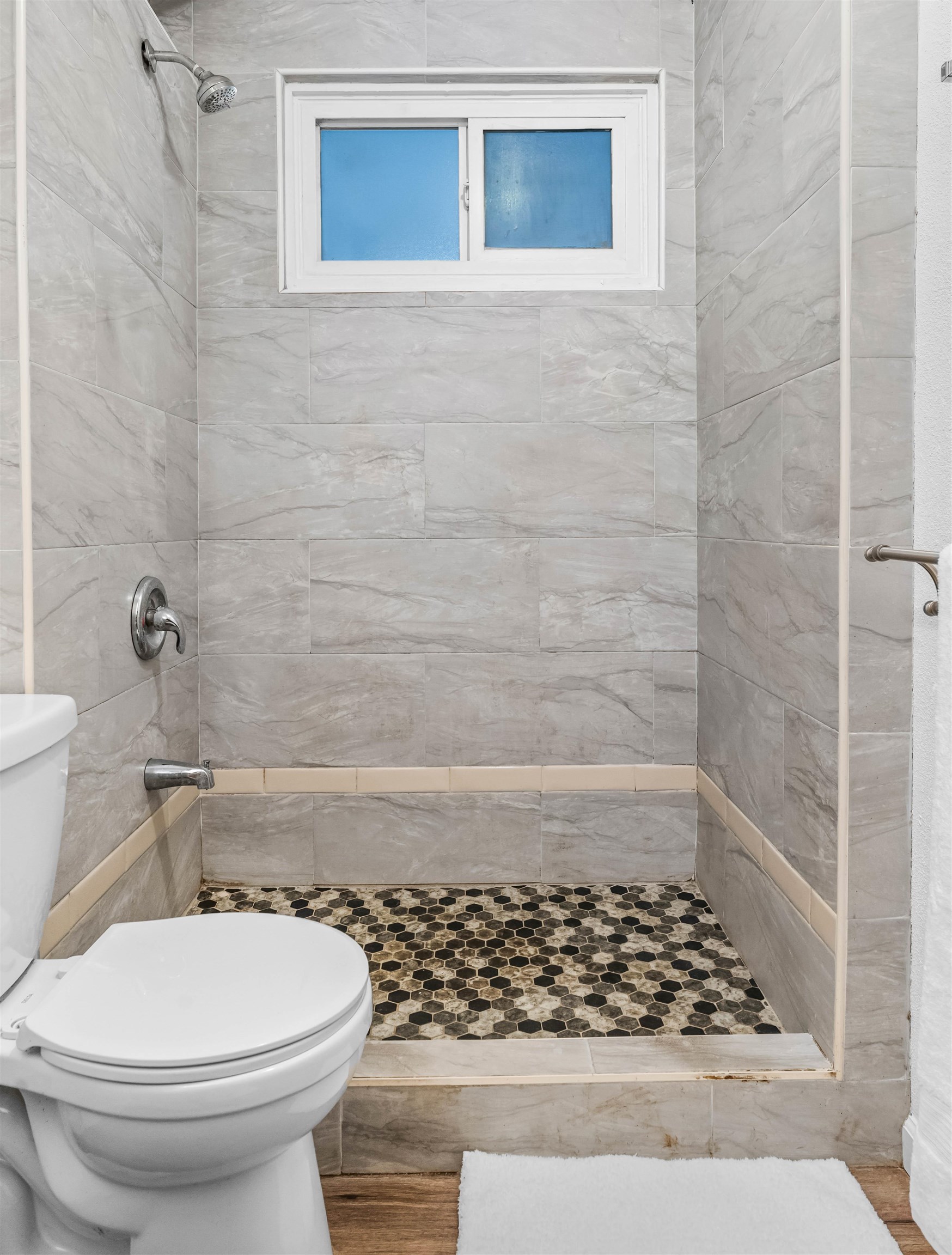 Puuone Gardens condo # 6, Wailuku, Hawaii - photo 8 of 17