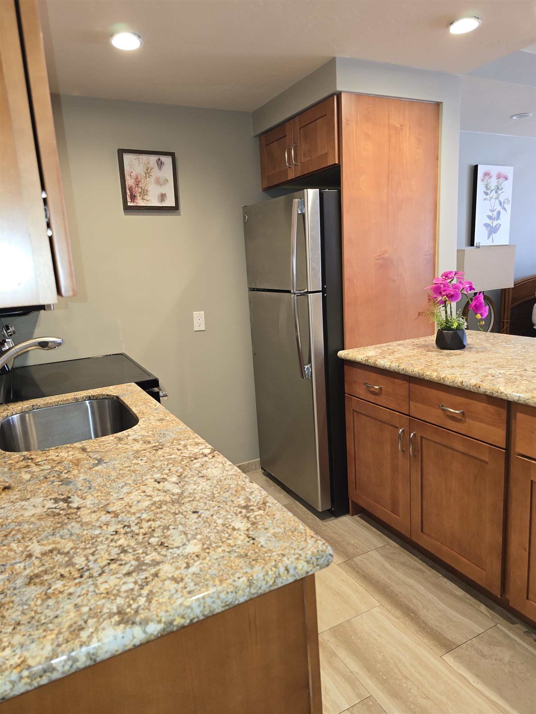 Lahaina Shores condo # 220, Lahaina, Hawaii - photo 11 of 23