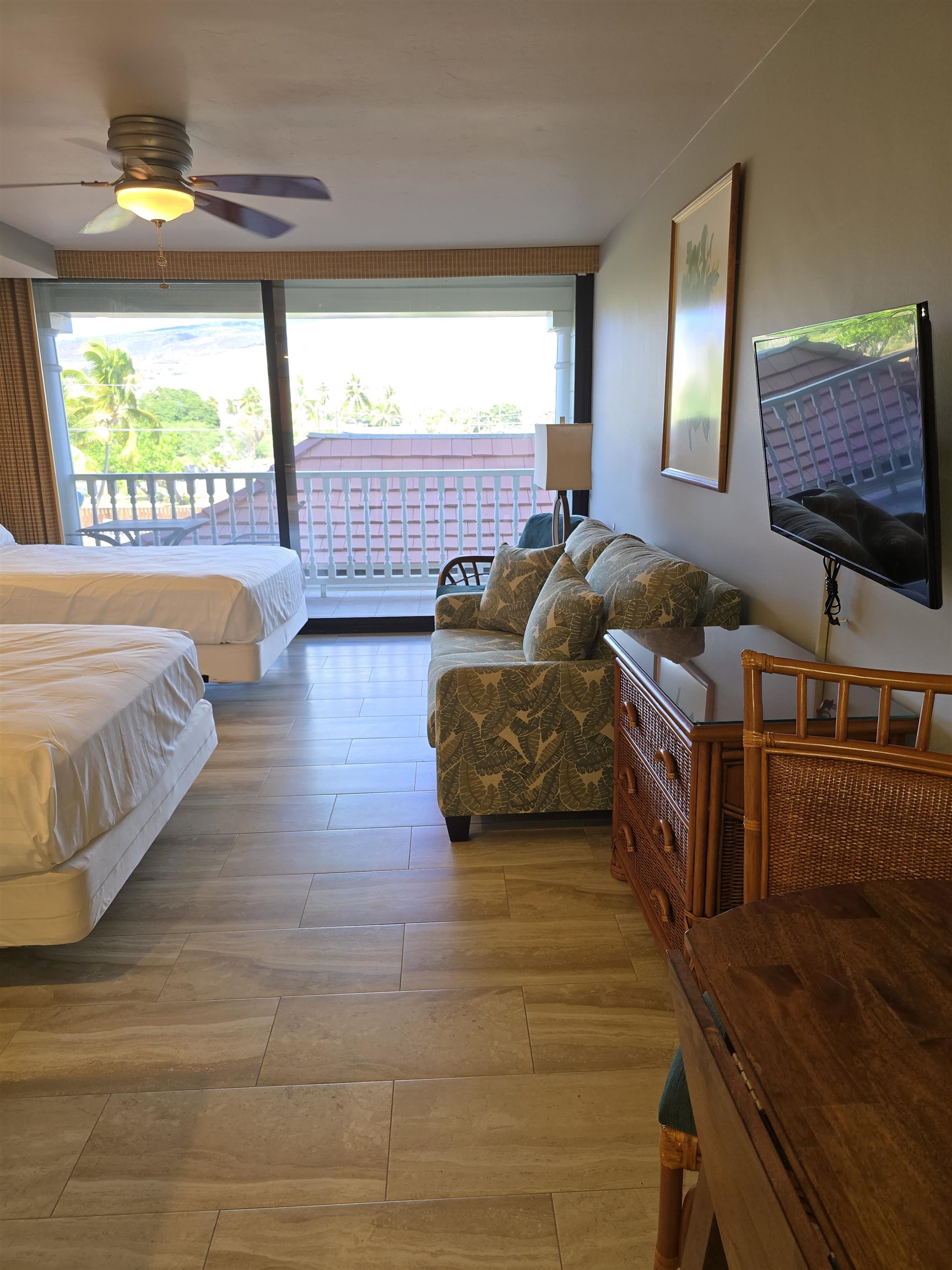 Lahaina Shores condo # 220, Lahaina, Hawaii - photo 7 of 23