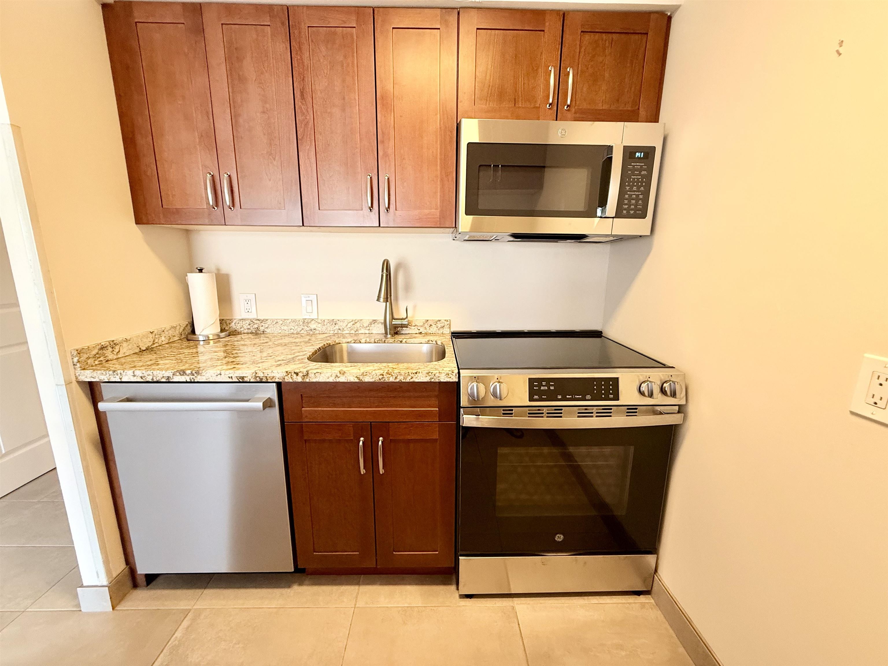 Lahaina Shores condo # 308, Lahaina, Hawaii - photo 2 of 40