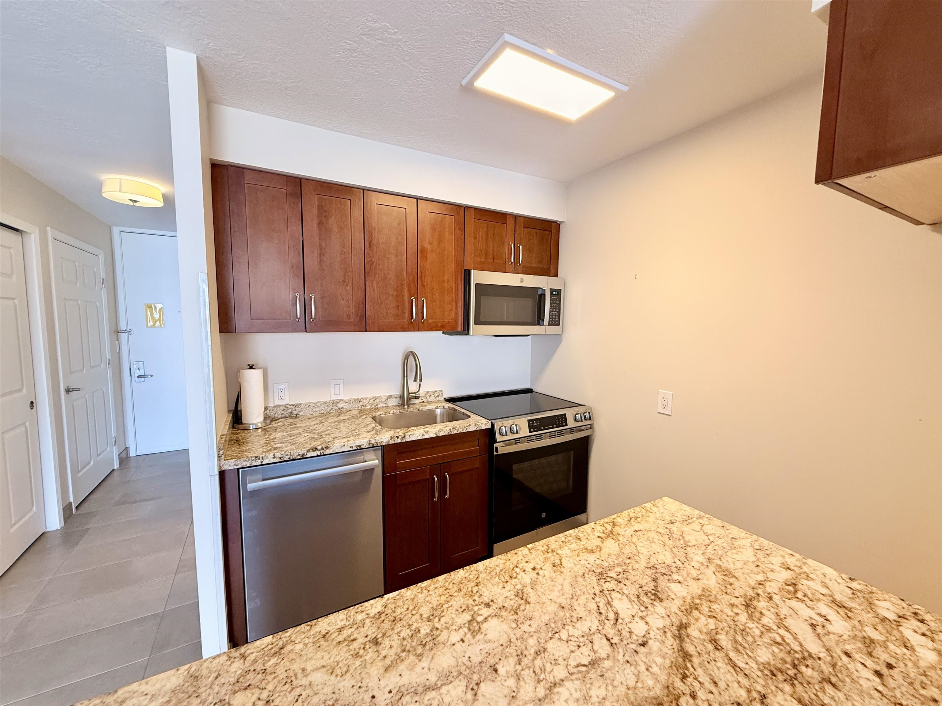 Lahaina Shores condo # 308, Lahaina, Hawaii - photo 5 of 40