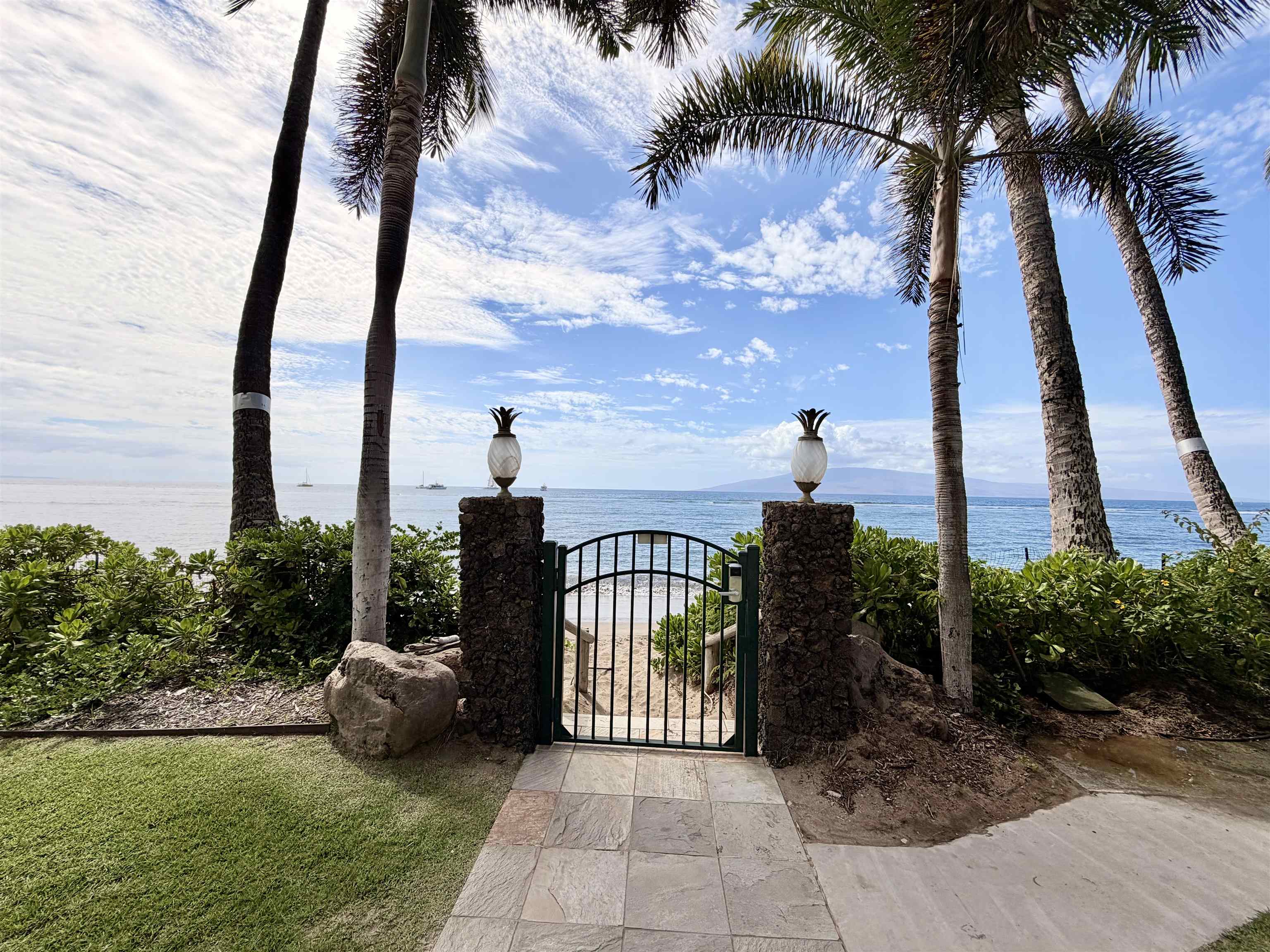 Lahaina Shores condo # 320, Lahaina, Hawaii - photo 32 of 41