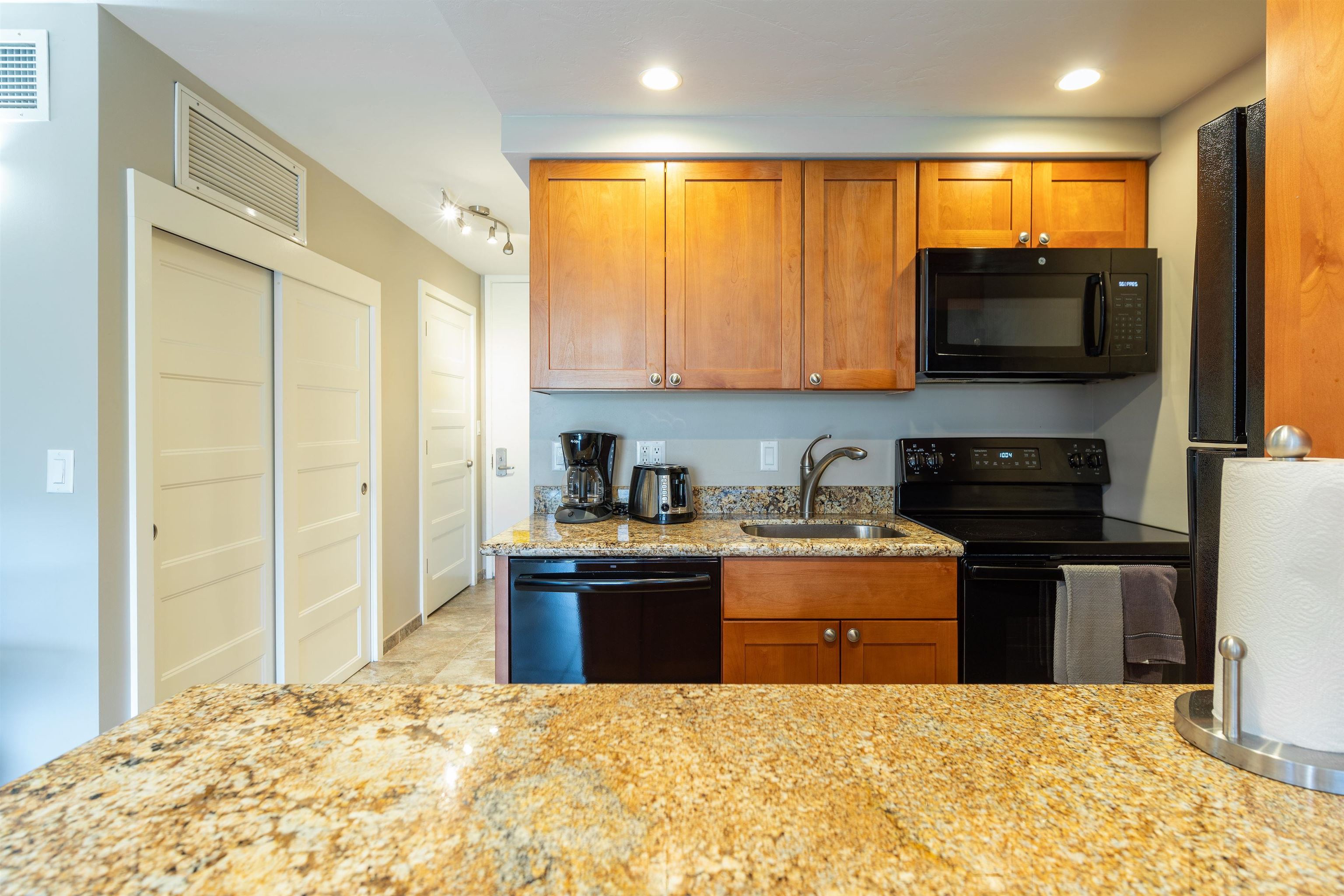 Lahaina Shores condo # 332, Lahaina, Hawaii - photo 4 of 17