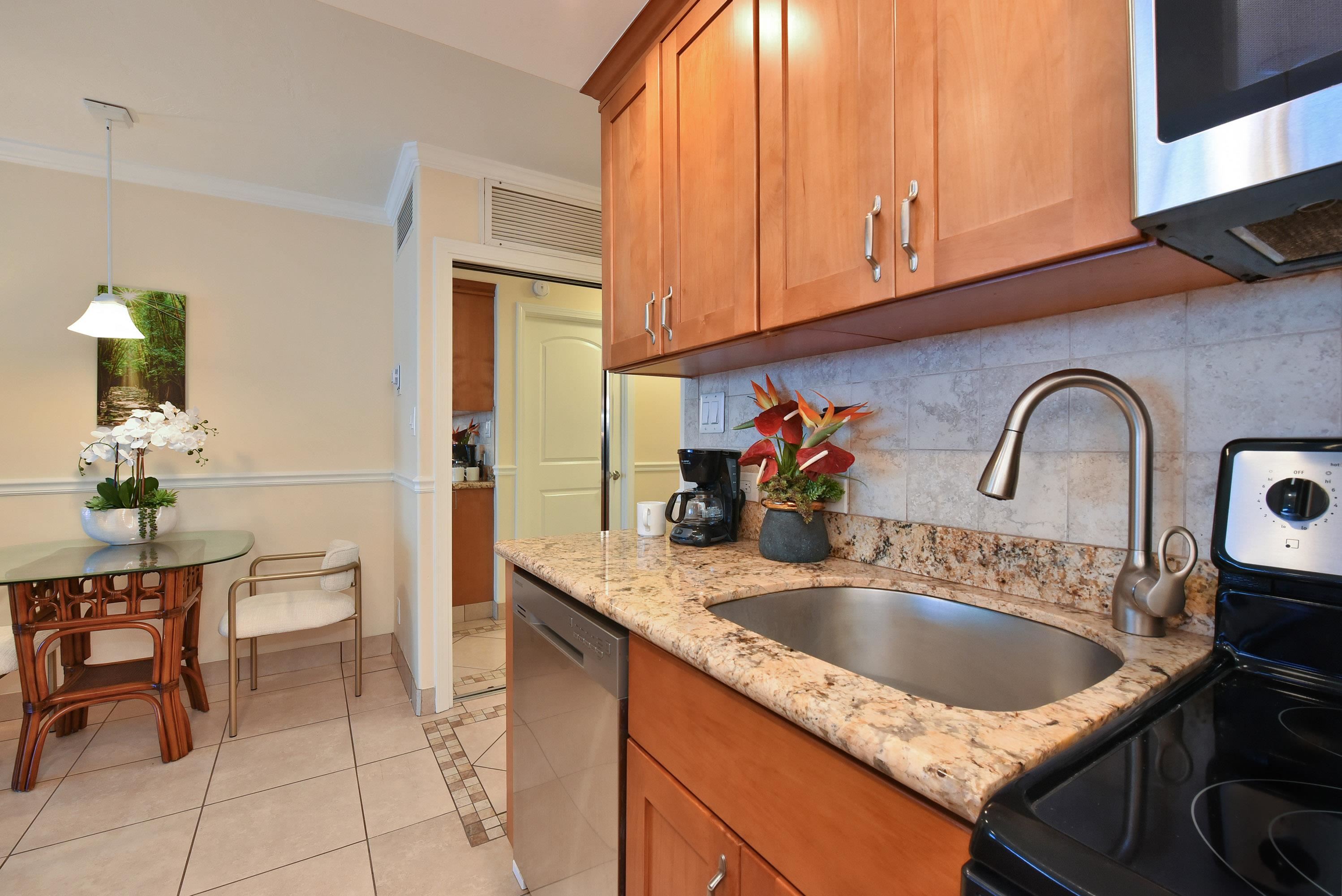 Lahaina Shores condo # 333, Lahaina, Hawaii - photo 7 of 38