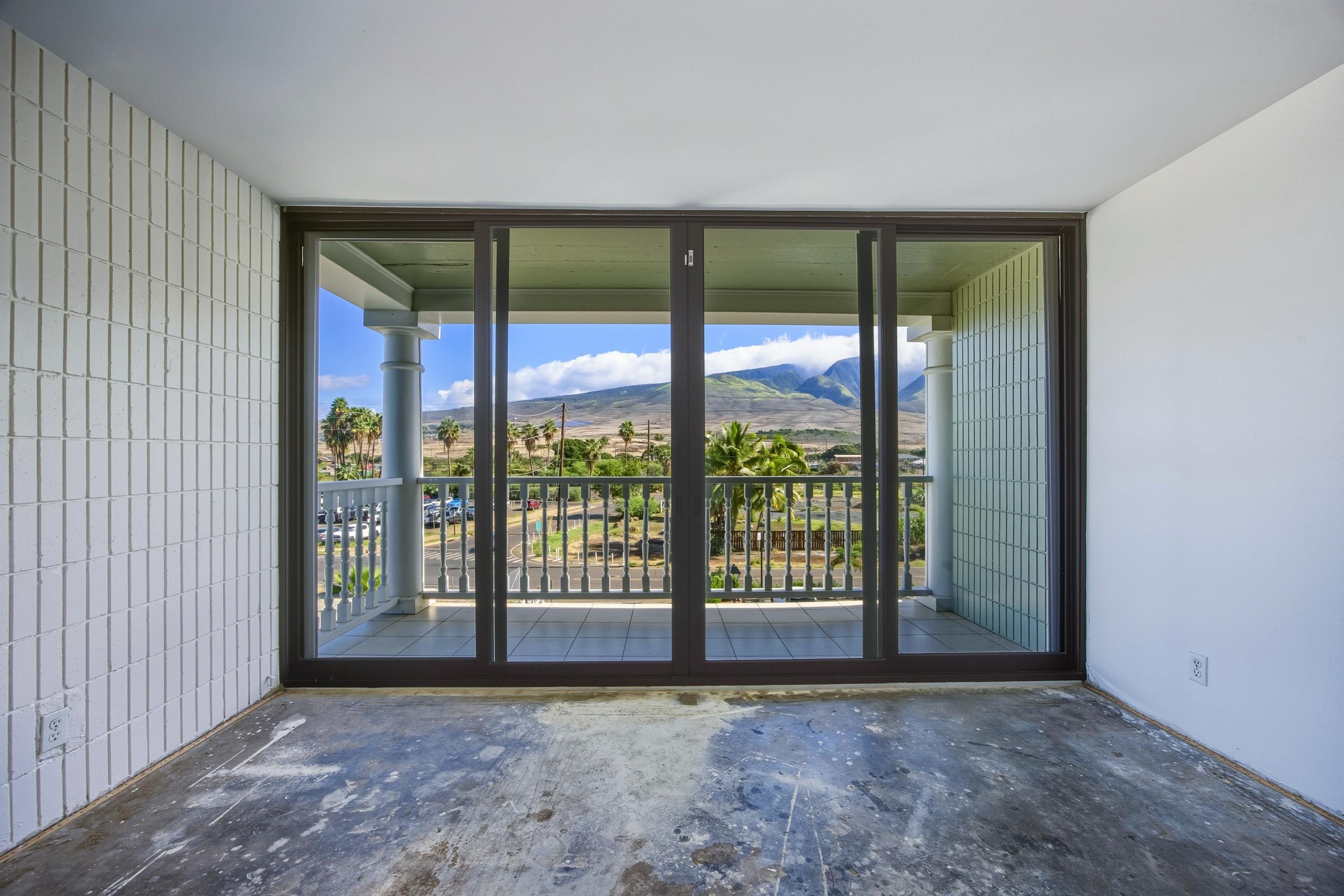 Lahaina Shores condo # 334, Lahaina, Hawaii - photo 7 of 36