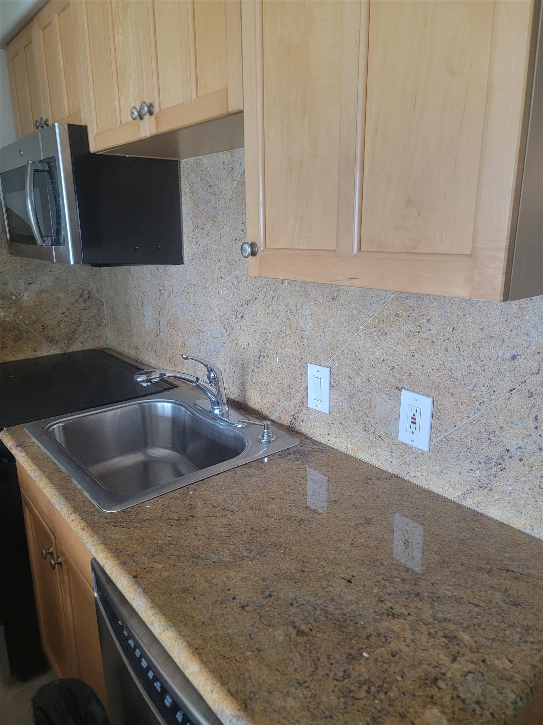 Lahaina Shores condo # 507, Lahaina, Hawaii - photo 3 of 5