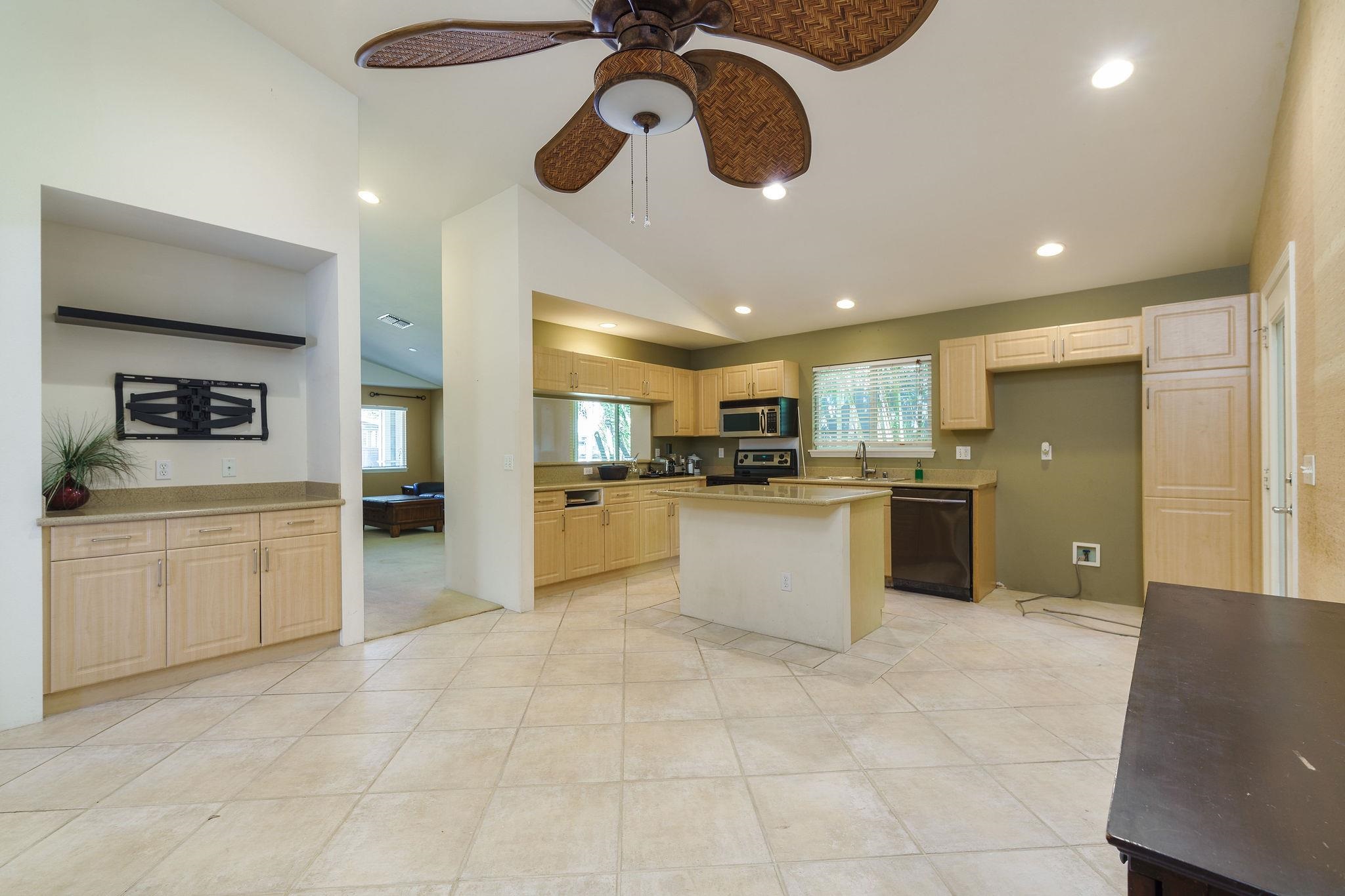 49  Hoowehi Pl , Kahului home - photo 6 of 29