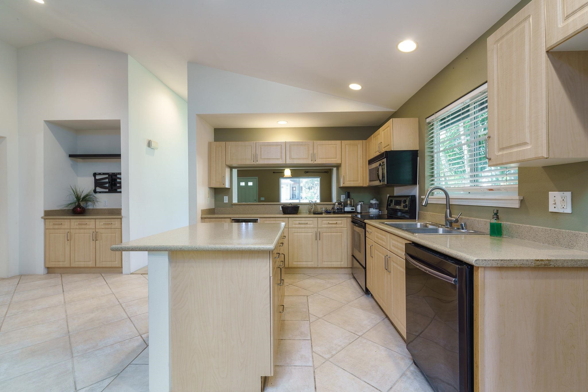 49  Hoowehi Pl , Kahului home - photo 8 of 29