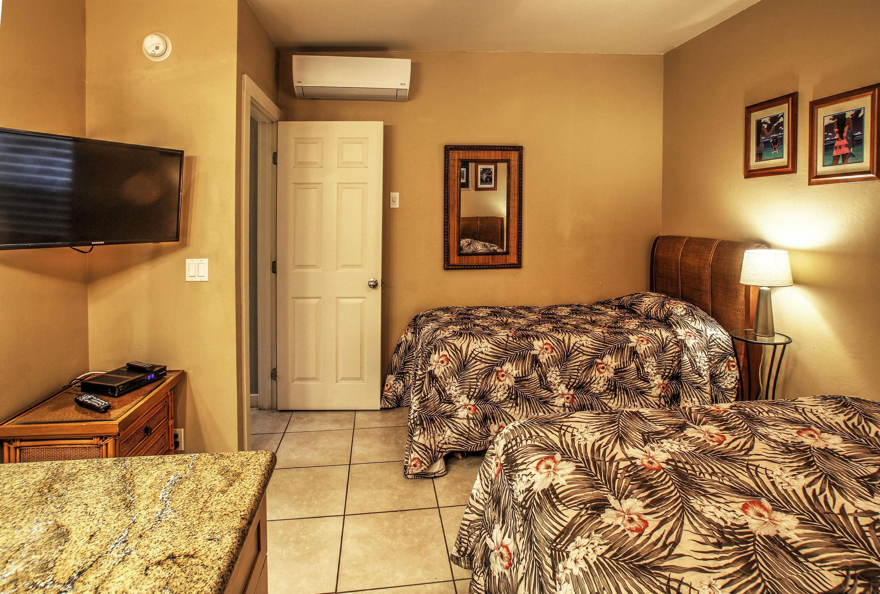 Kahana Sunset condo # D7, Lahaina, Hawaii - photo 28 of 38