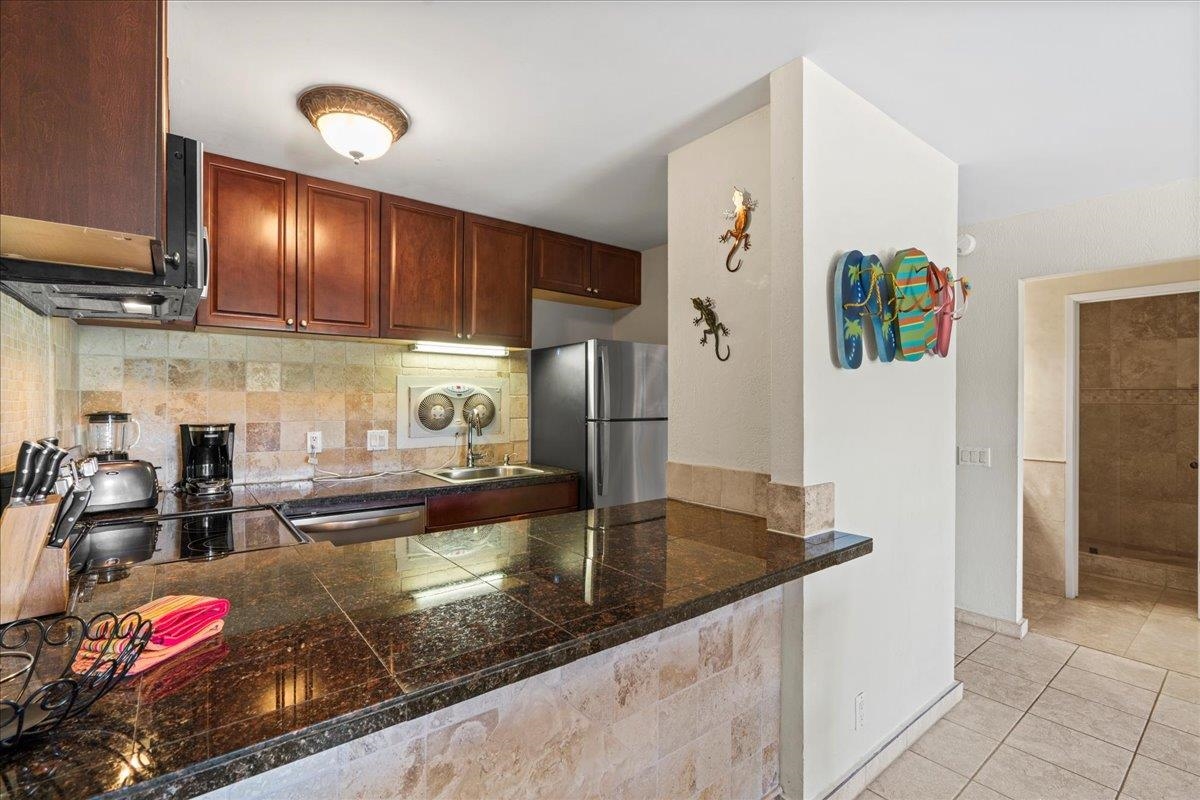 Kahana Sunset condo # E2E, Lahaina, Hawaii - photo 11 of 42