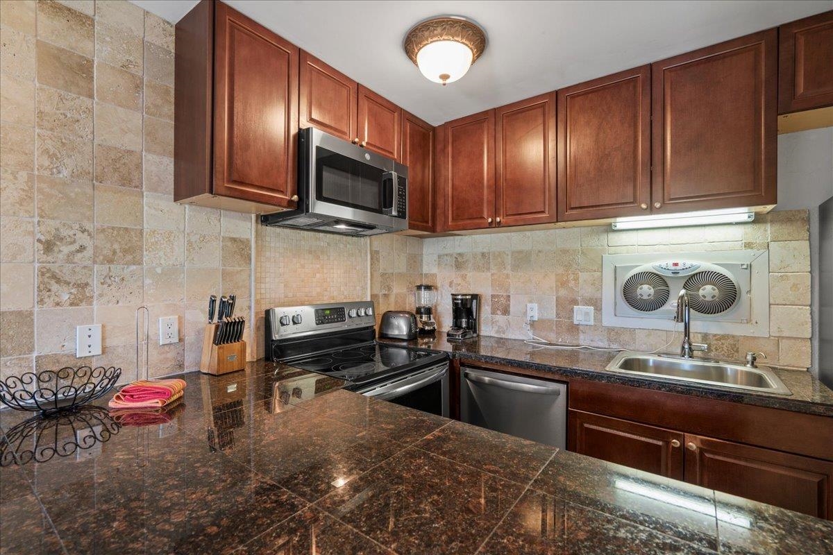 Kahana Sunset condo # E2E, Lahaina, Hawaii - photo 12 of 42