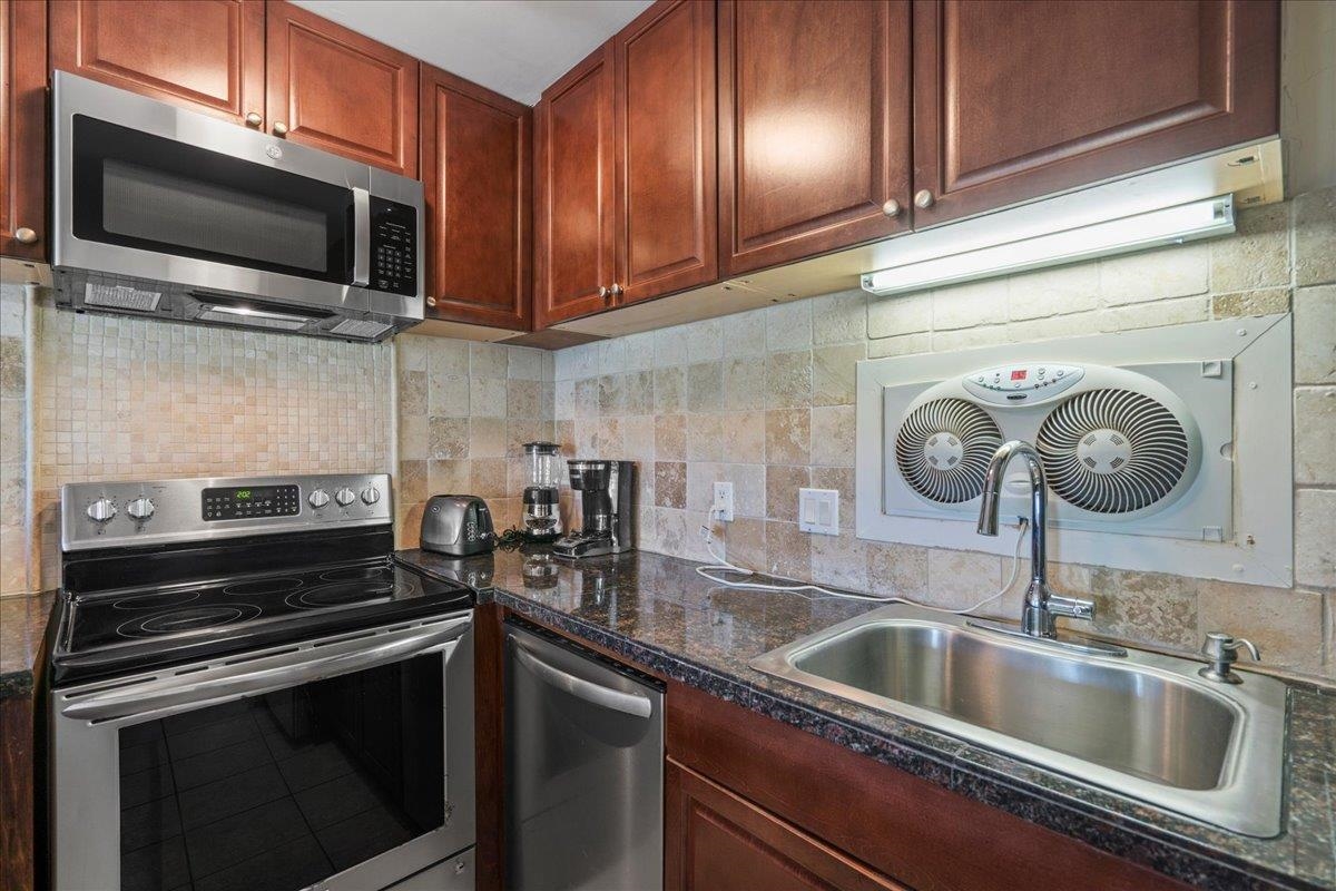 Kahana Sunset condo # E2E, Lahaina, Hawaii - photo 14 of 42