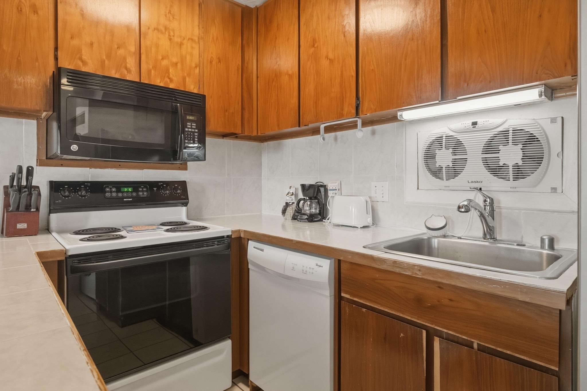 Kahana Sunset condo # E3E, Lahaina, Hawaii - photo 31 of 35