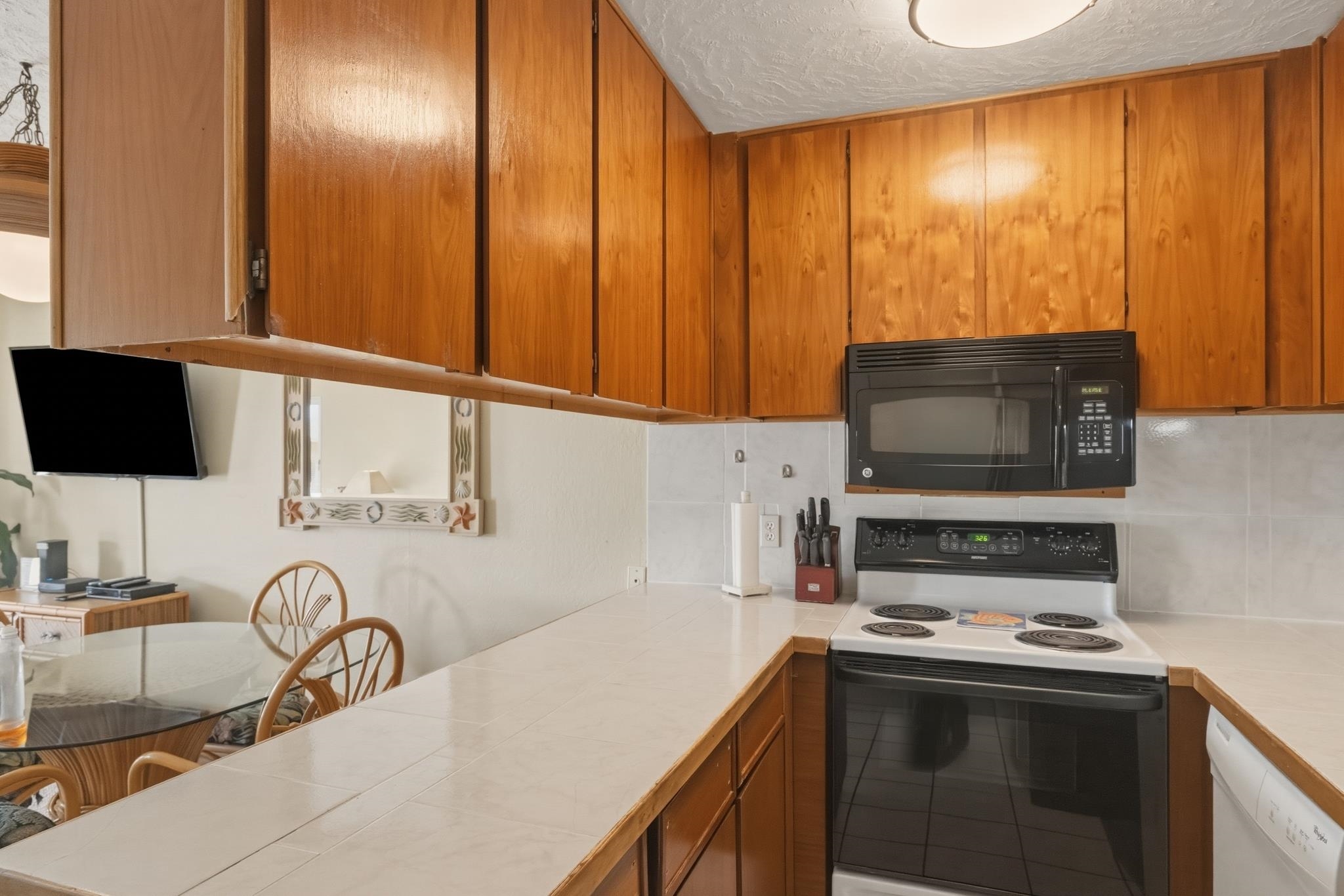 Kahana Sunset condo # E3E, Lahaina, Hawaii - photo 32 of 35