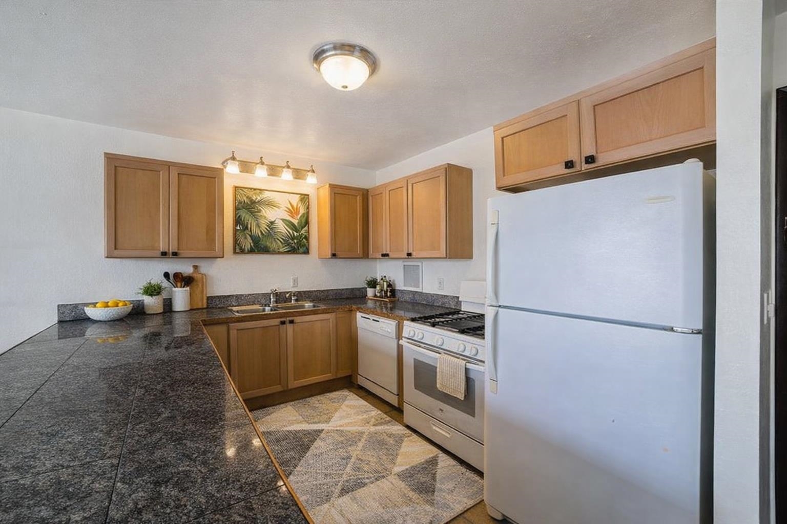 Puuone Terrace condo # 419, Wailuku, Hawaii - photo 4 of 15