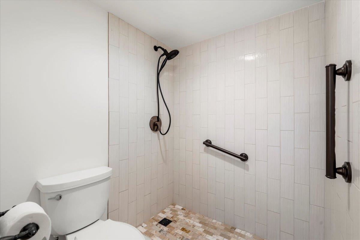 Mount Thomas condo # 203, Wailuku, Hawaii - photo 3 of 33