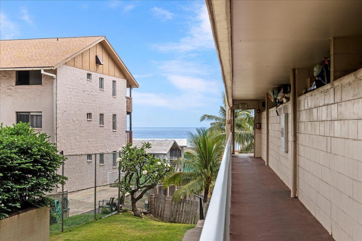 Mount Thomas condo # 203, Wailuku, Hawaii - photo 31 of 33