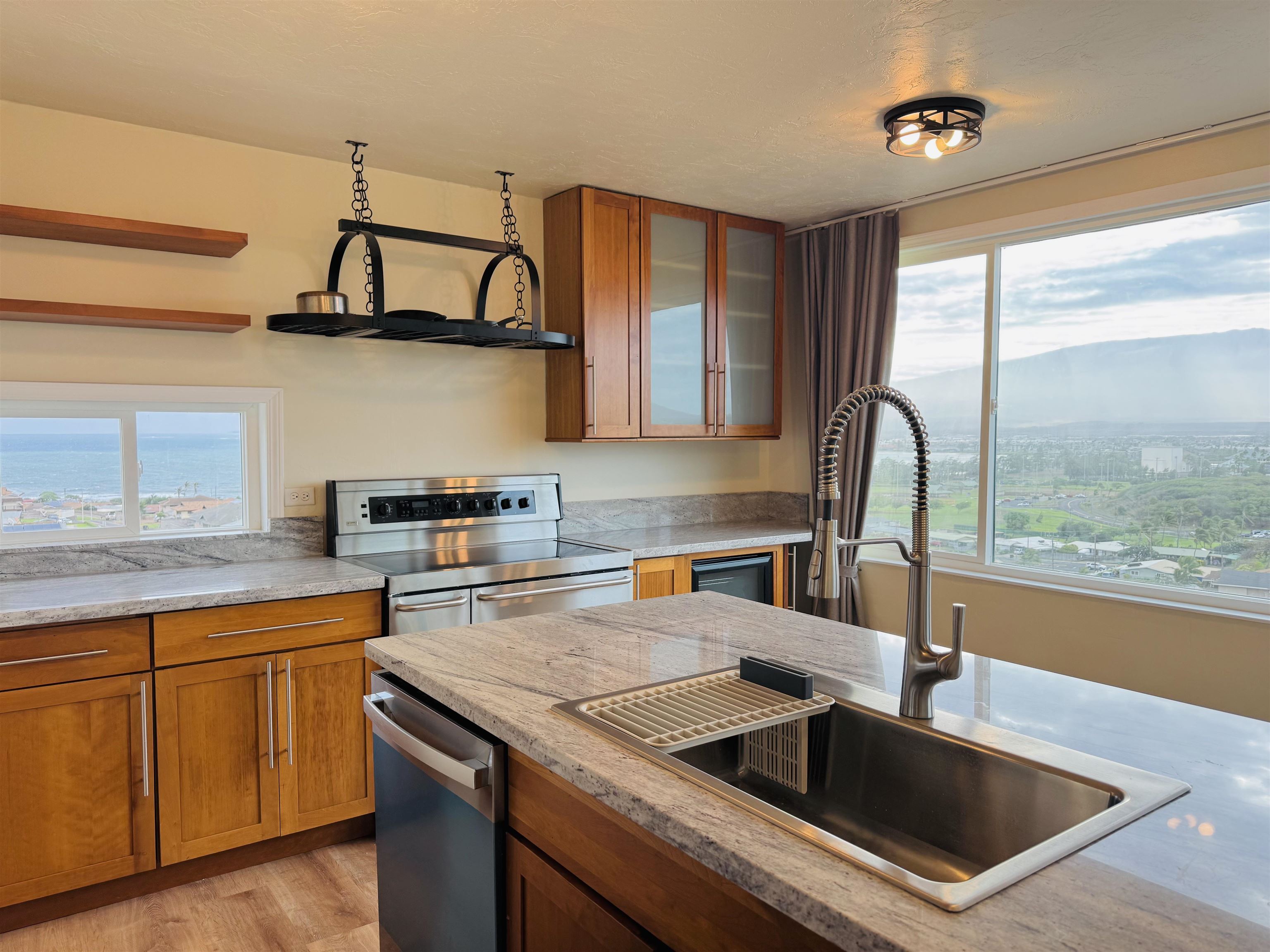 Mount Thomas condo # 301, Wailuku, Hawaii - photo 2 of 22