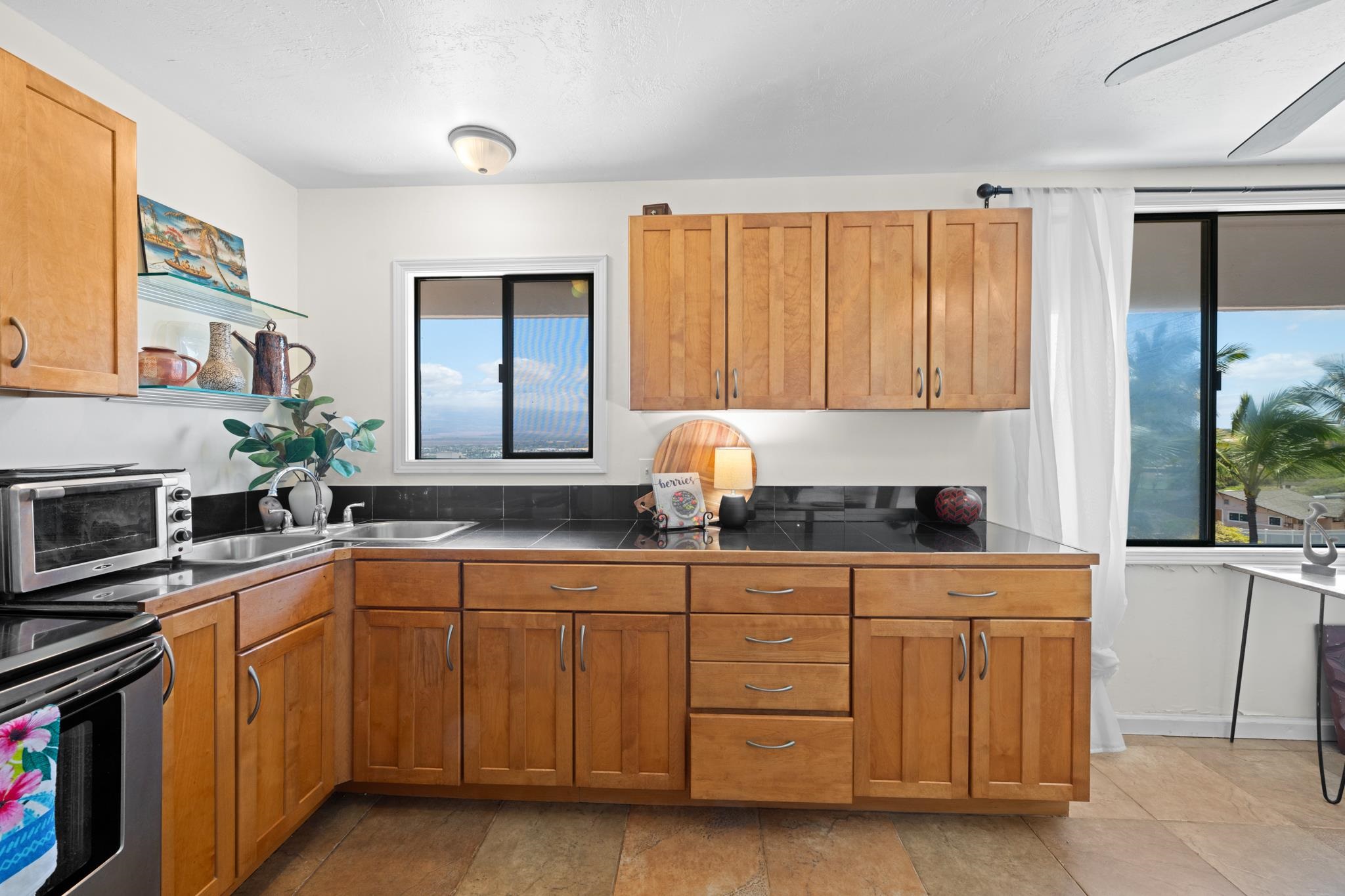 Mount Thomas condo # PH7, Wailuku, Hawaii - photo 7 of 24