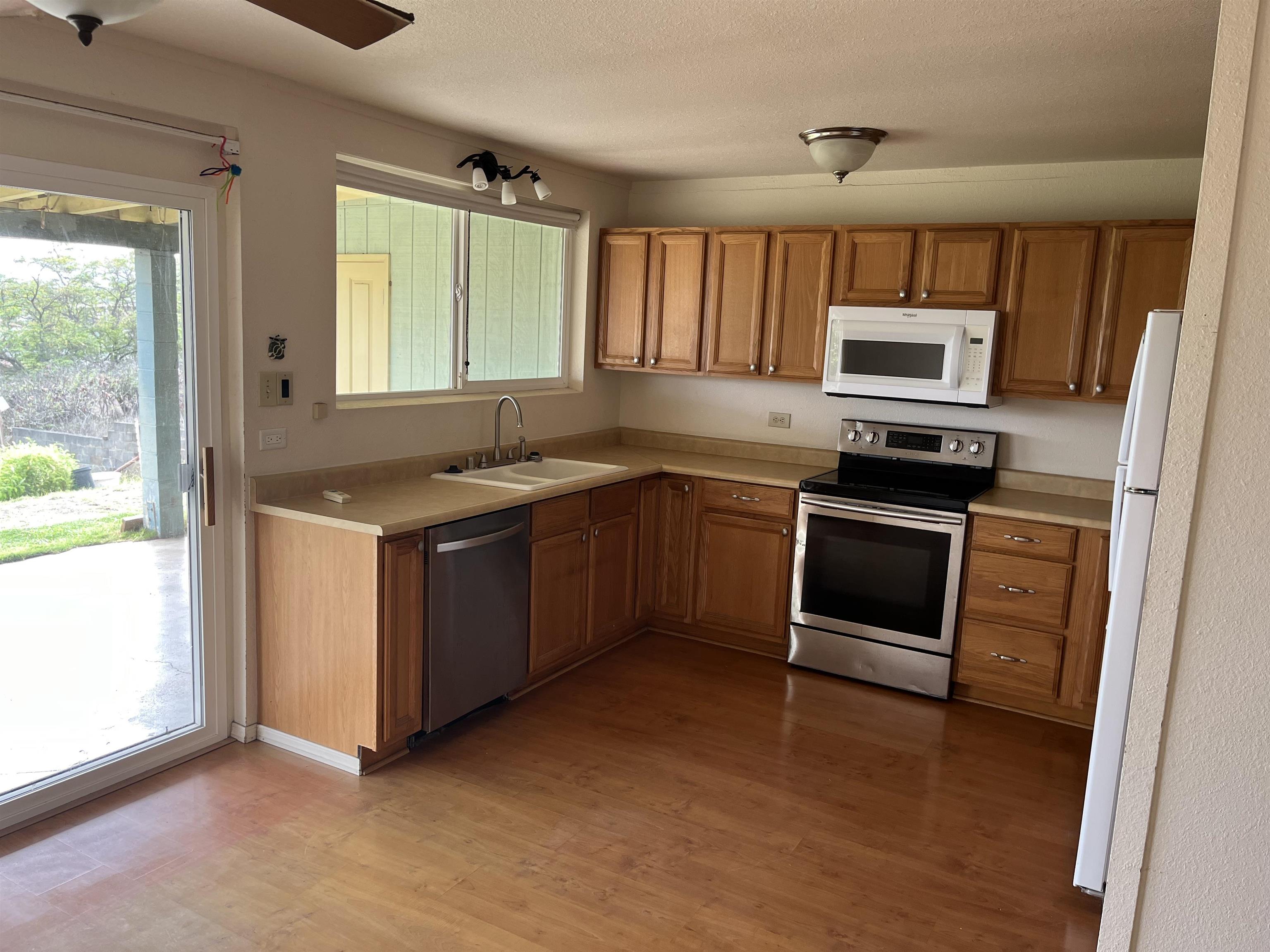 496  LihoLiho St , Wailuku home - photo 4 of 16