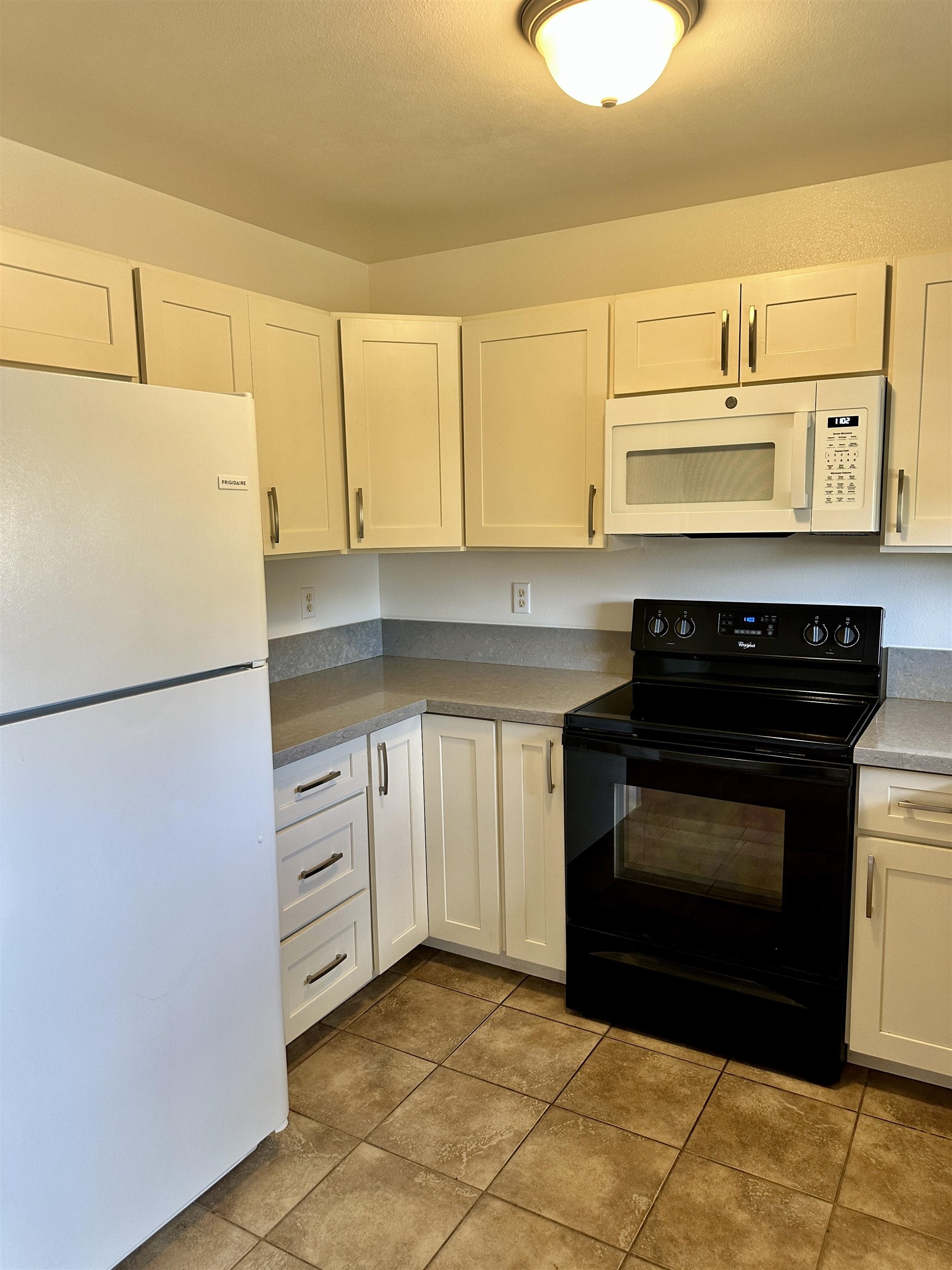 Villas at Kahana Ridge condo # 322, Lahaina, Hawaii - photo 3 of 12