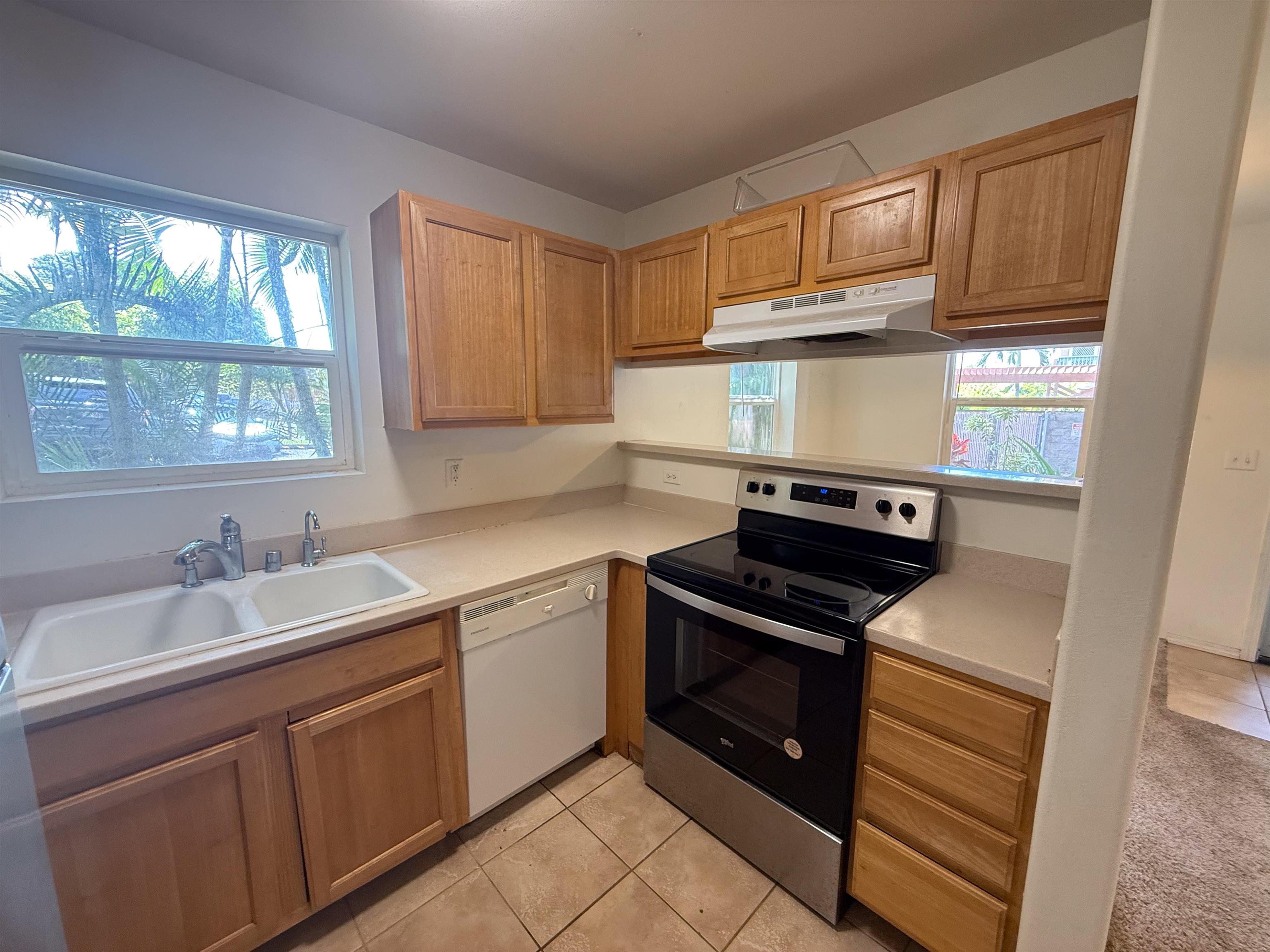 Villas at Kahana Ridge condo # 311, Lahaina, Hawaii - photo 17 of 18