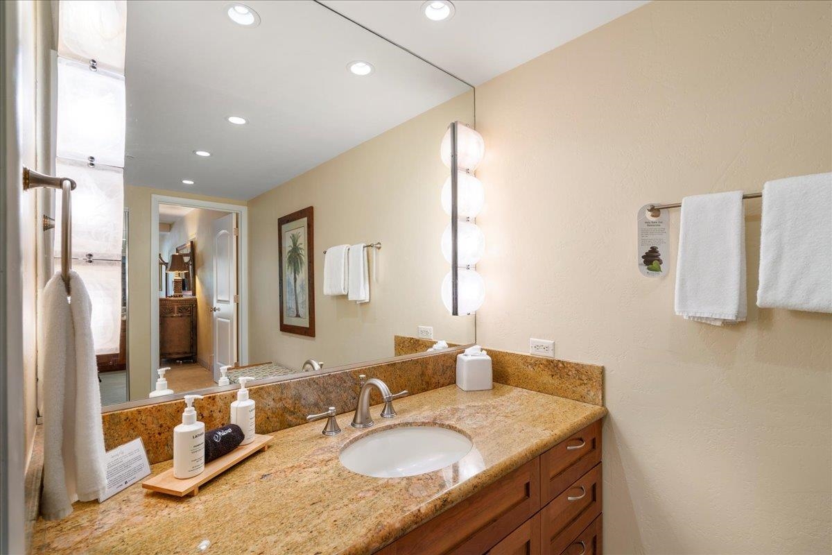 Kaanapali Alii condo # 2-305, Lahaina, Hawaii - photo 13 of 26
