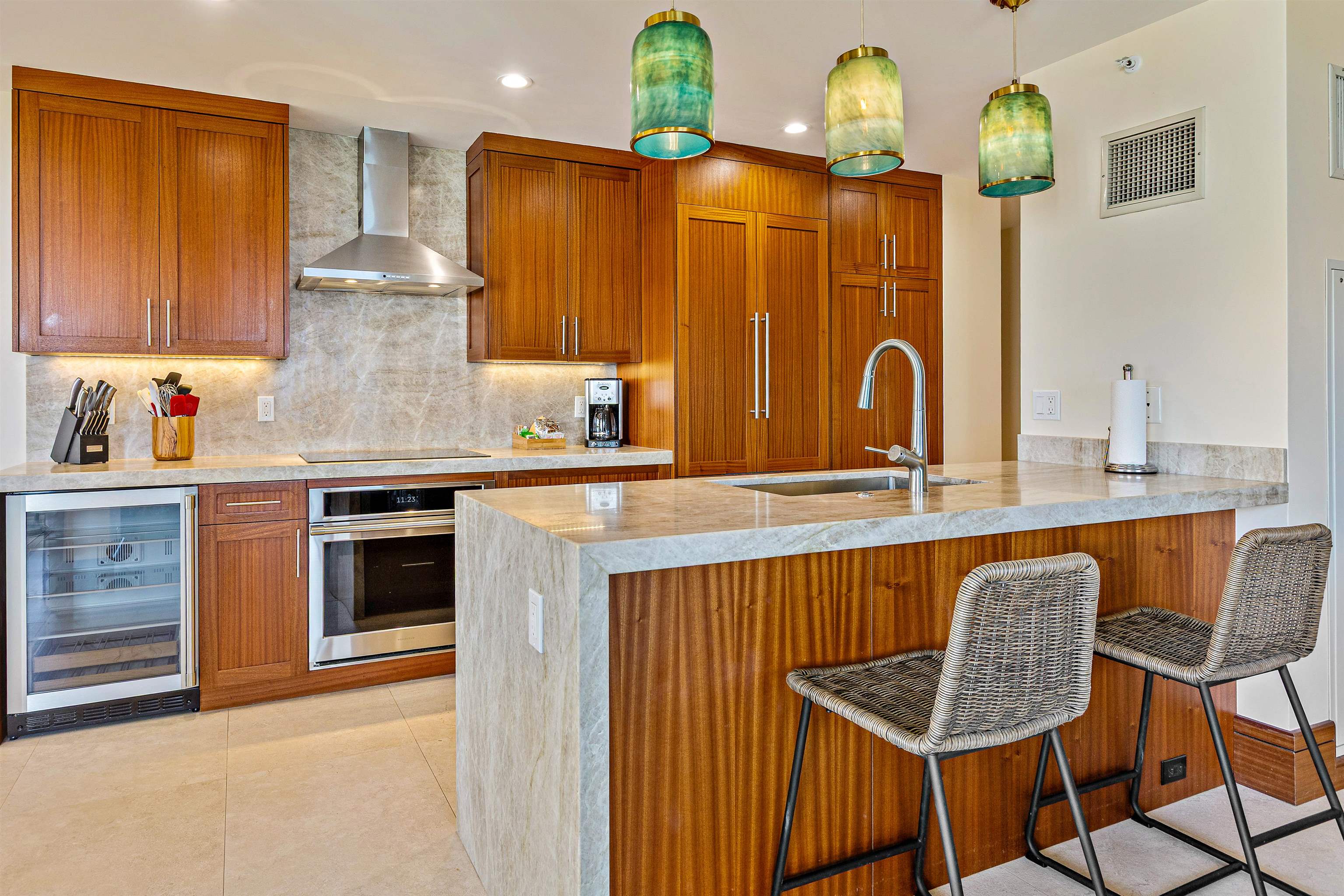 Kaanapali Alii condo # II1002, Lahaina, Hawaii - photo 16 of 47