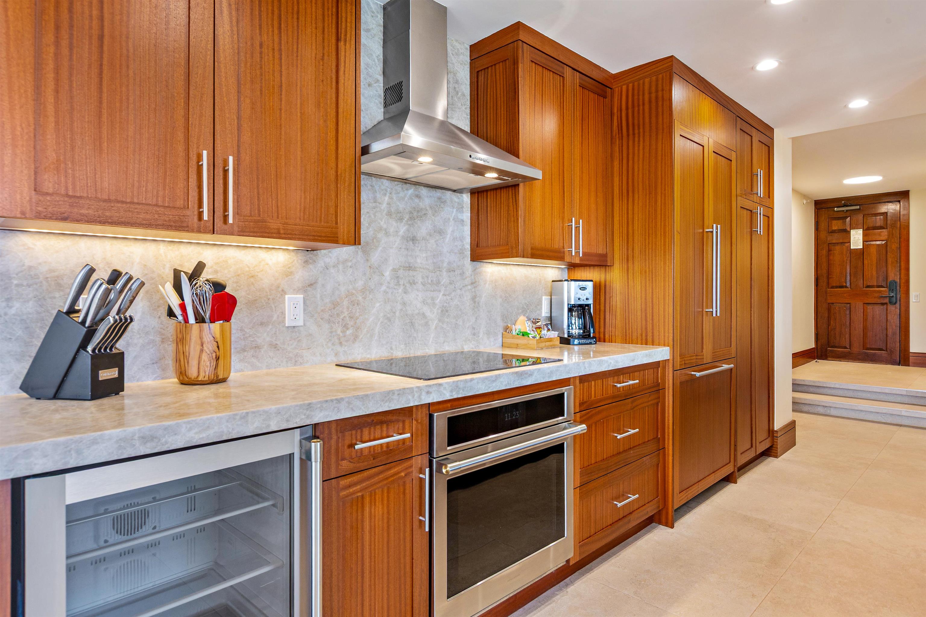 Kaanapali Alii condo # II1002, Lahaina, Hawaii - photo 5 of 47