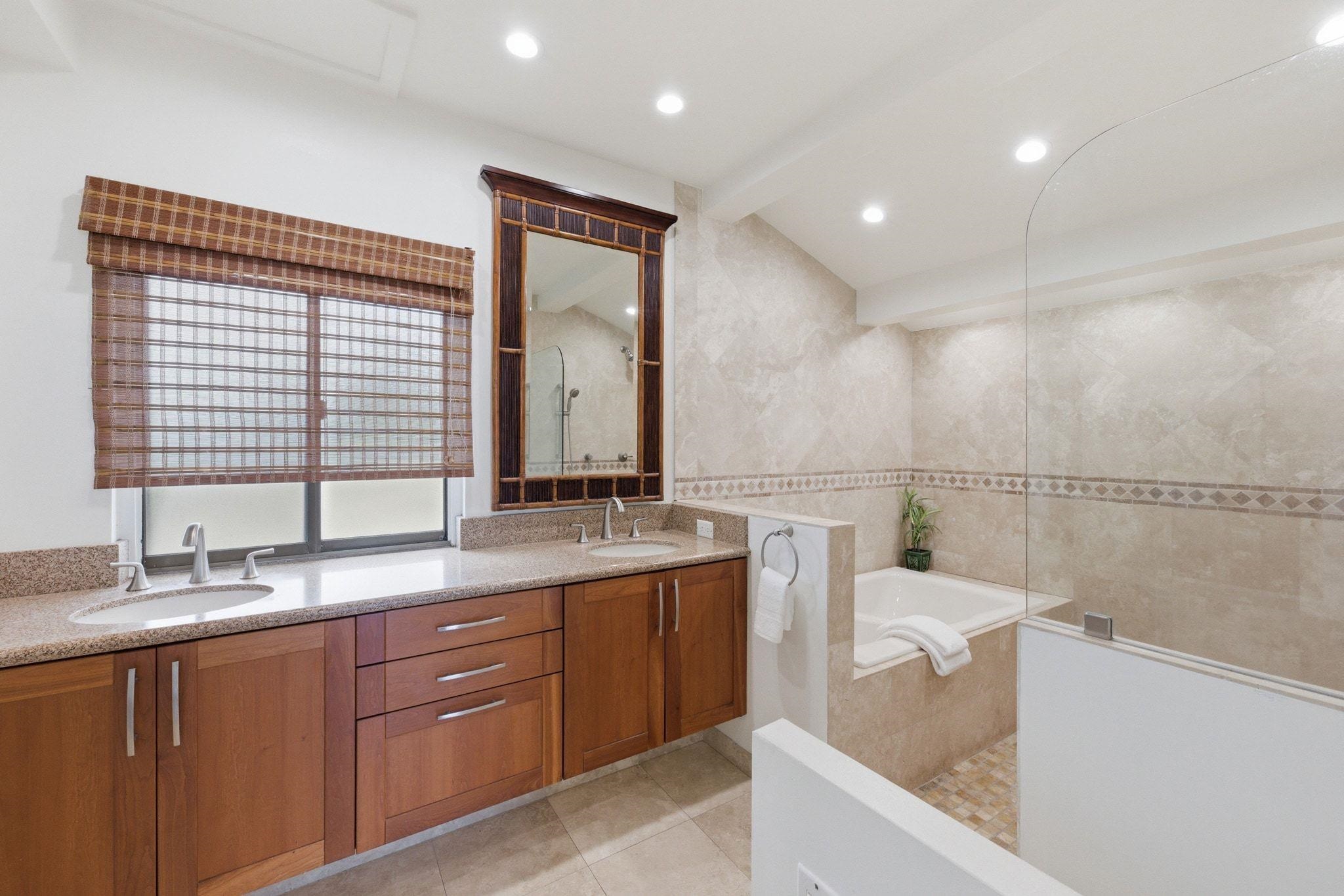 Kapalua Bay Villas I condo # 12B3, Lahaina, Hawaii - photo 25 of 32