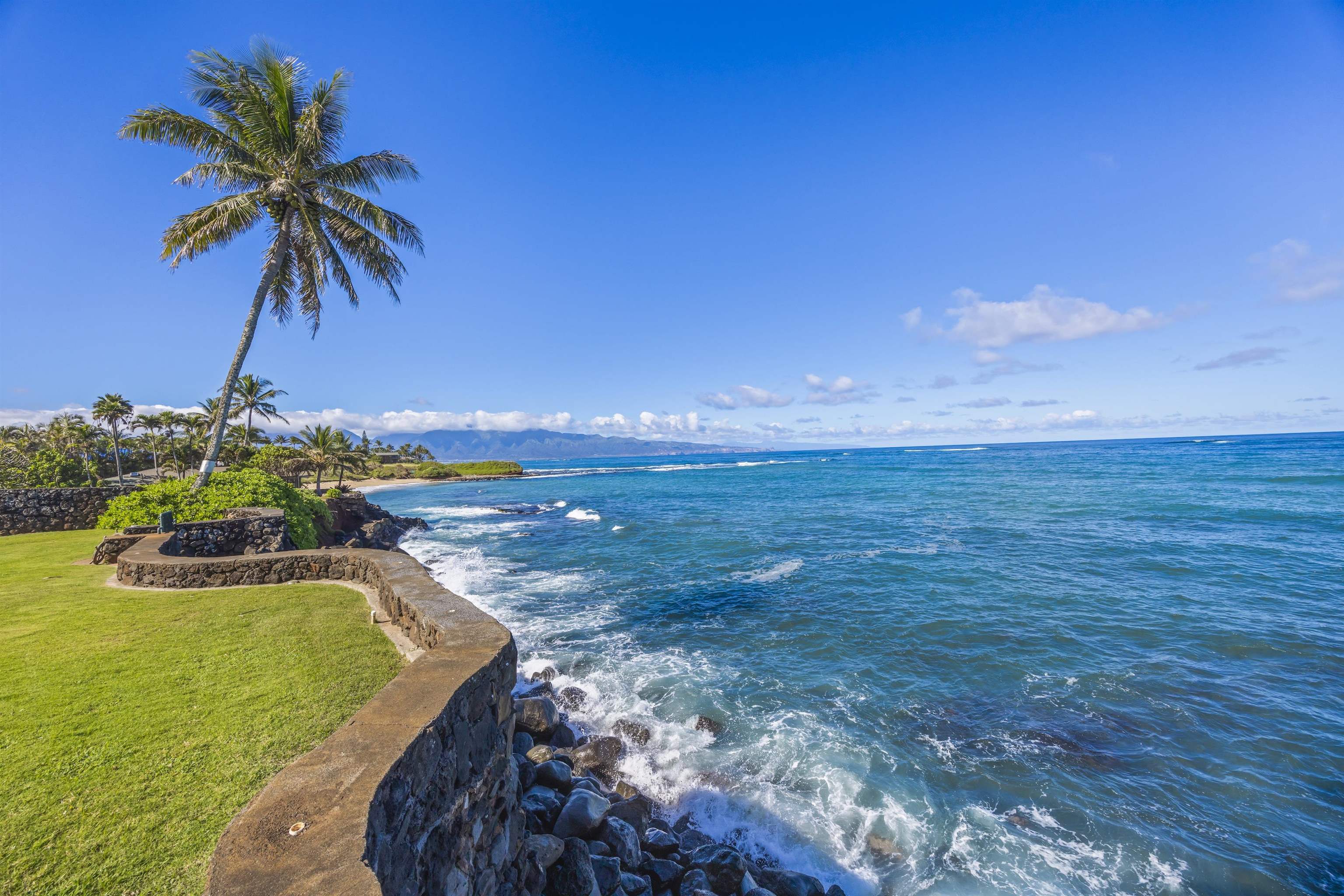 519  Hana Hwy Kuau, Spreckelsville/Paia/Kuau home - photo 3 of 40