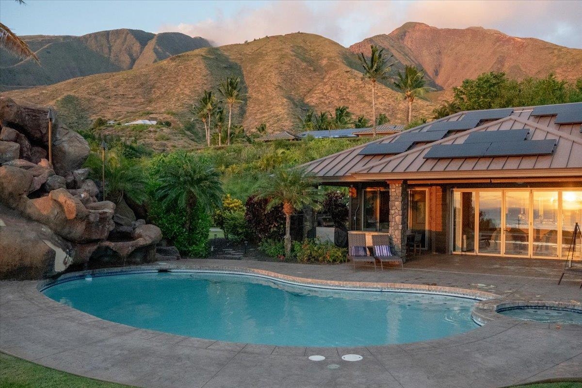 52  Iliahi Way Launiupoko, Lahaina home - photo 2 of 50