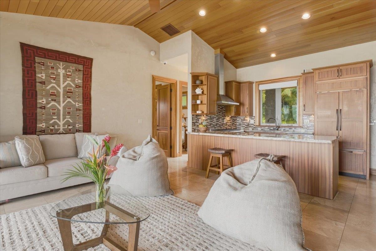 52  Iliahi Way Launiupoko, Lahaina home - photo 6 of 50
