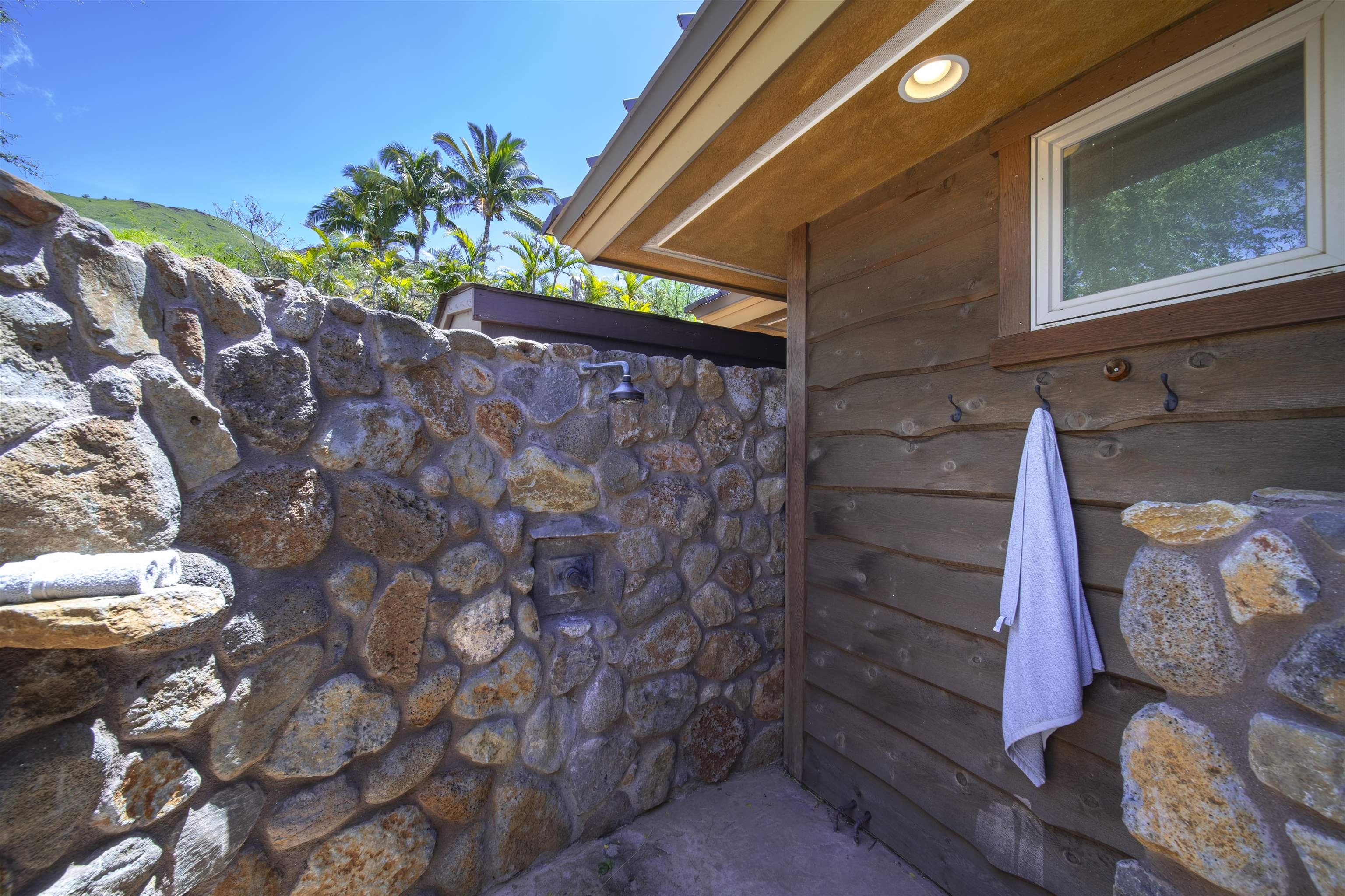 52  Iliahi Way Launiupoko, Lahaina home - photo 25 of 38