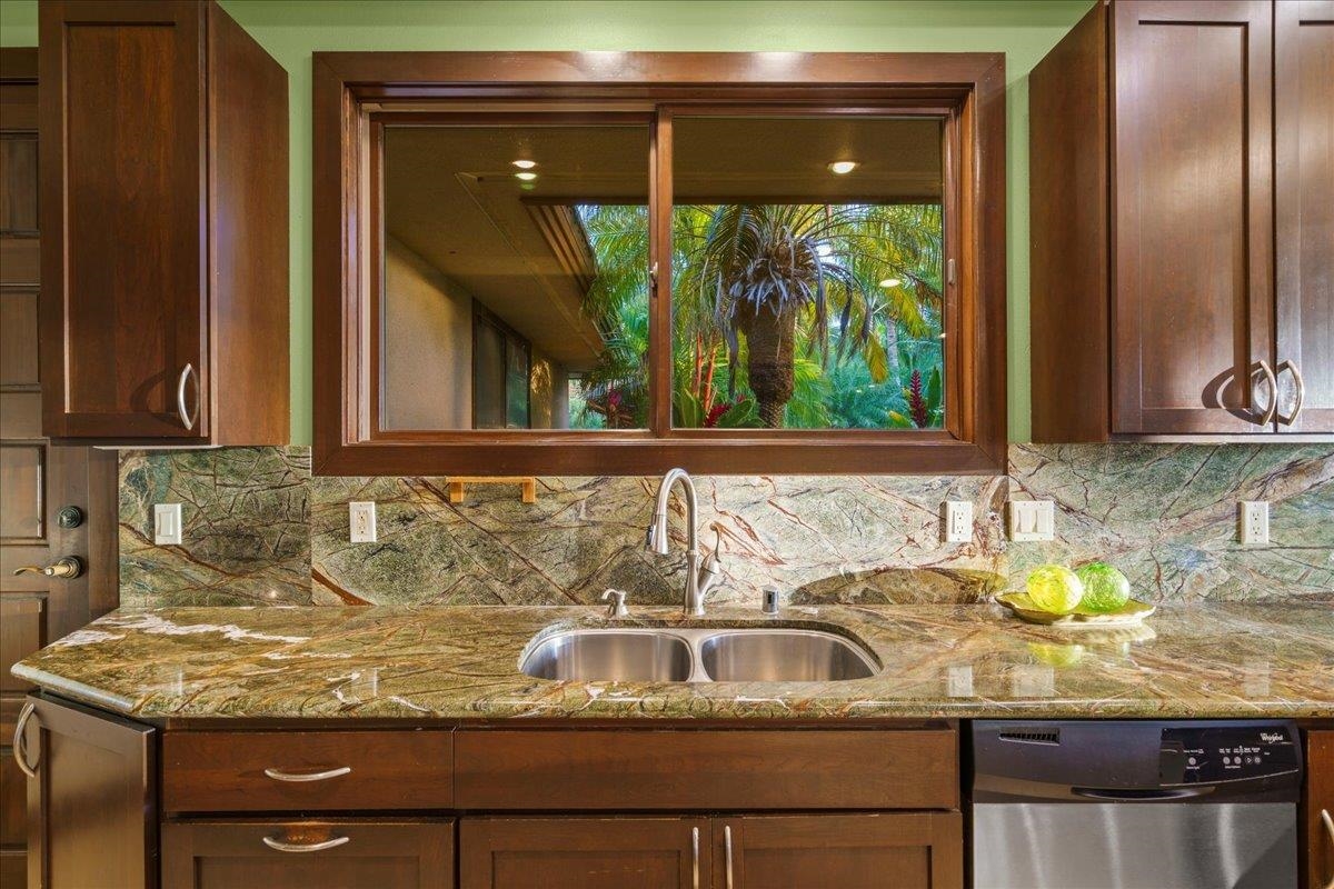 52  Lau Niu Way Launiupoko, Lahaina home - photo 11 of 48