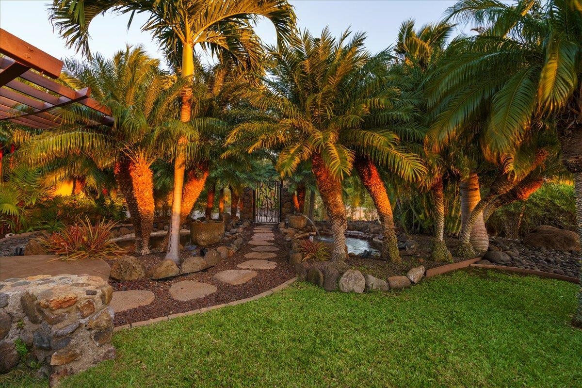 52  Lau Niu Way Launiupoko, Lahaina home - photo 4 of 48