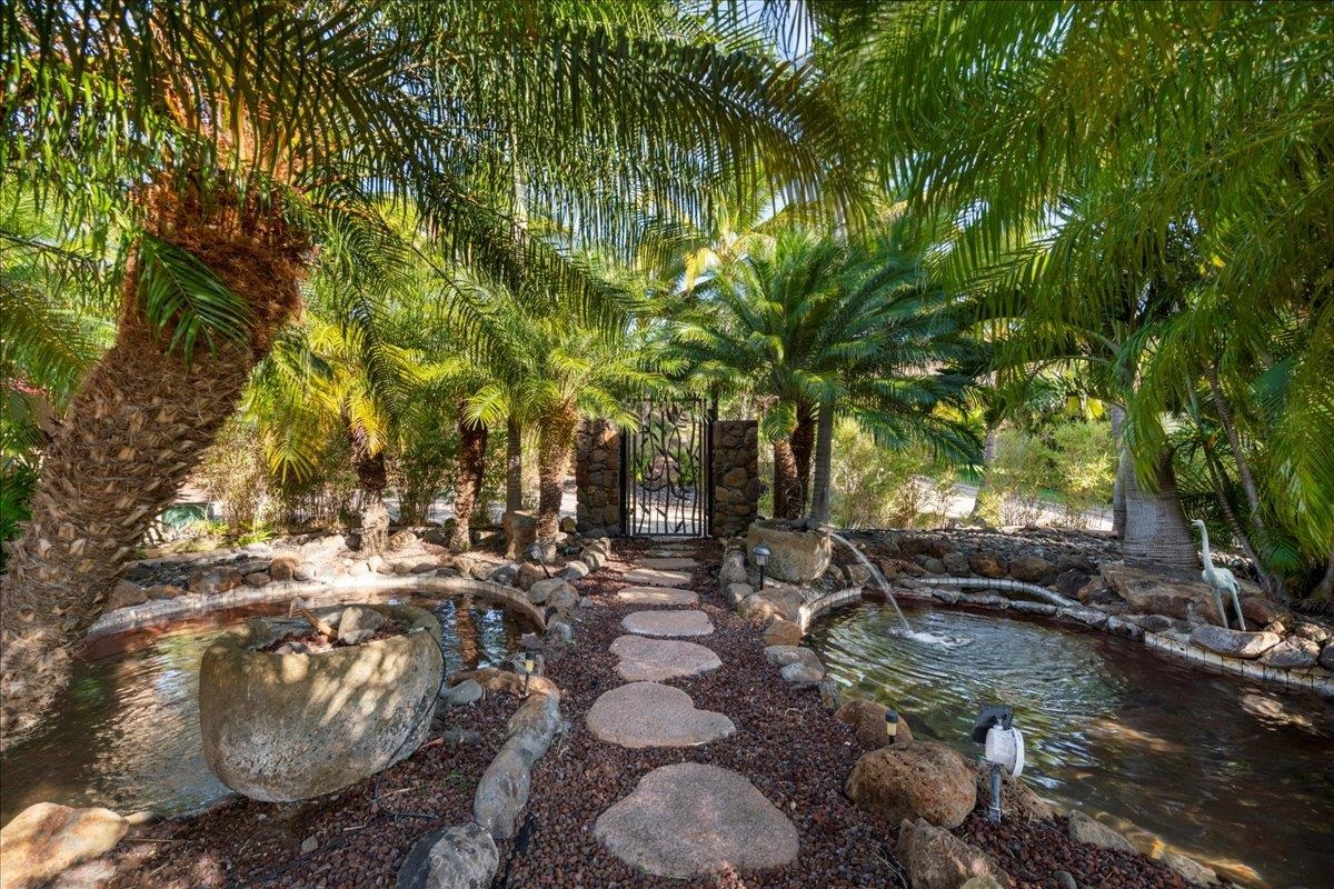 52  Lau Niu Way Launiupoko, Lahaina home - photo 4 of 48