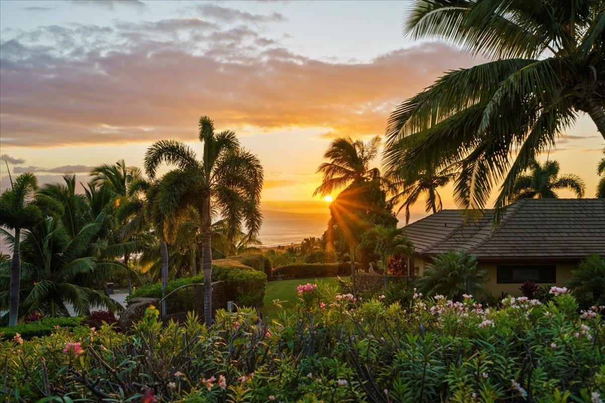 52  Lau Niu Way Launiupoko, Lahaina home - photo 5 of 48