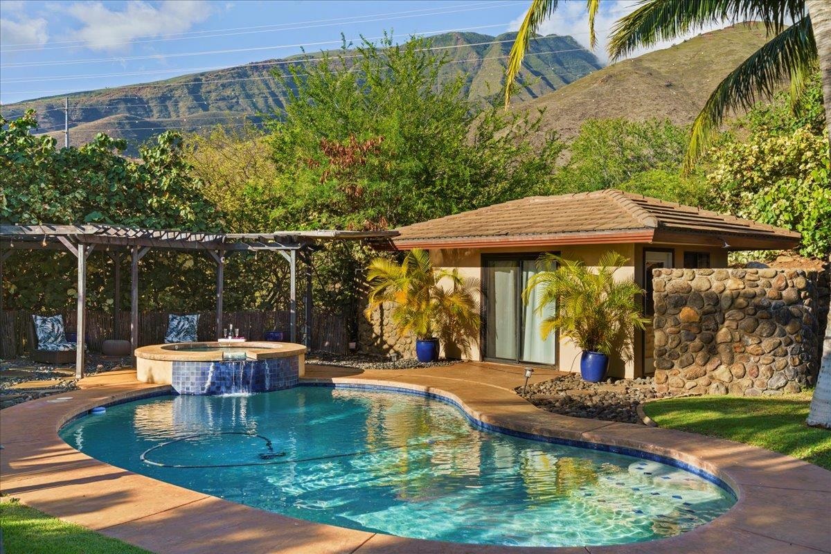 52  Lau Niu Way Launiupoko, Lahaina home - photo 6 of 48