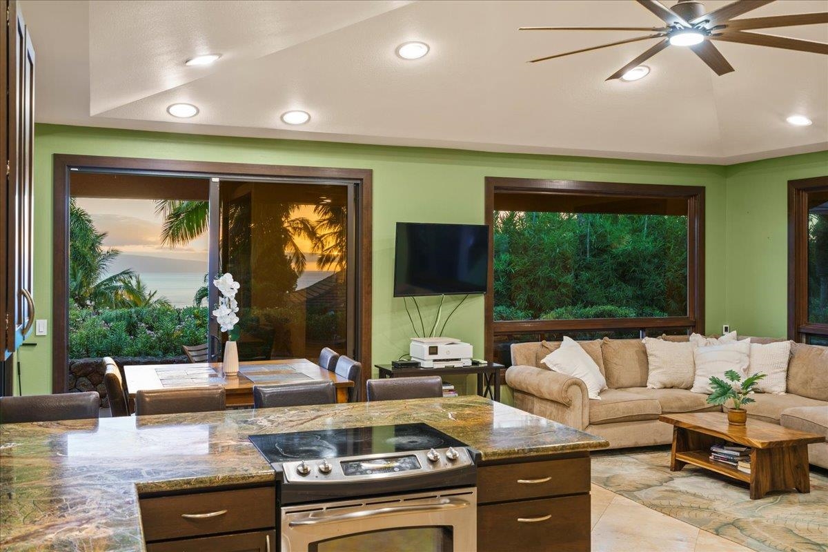 52  Lau Niu Way Launiupoko, Lahaina home - photo 8 of 48