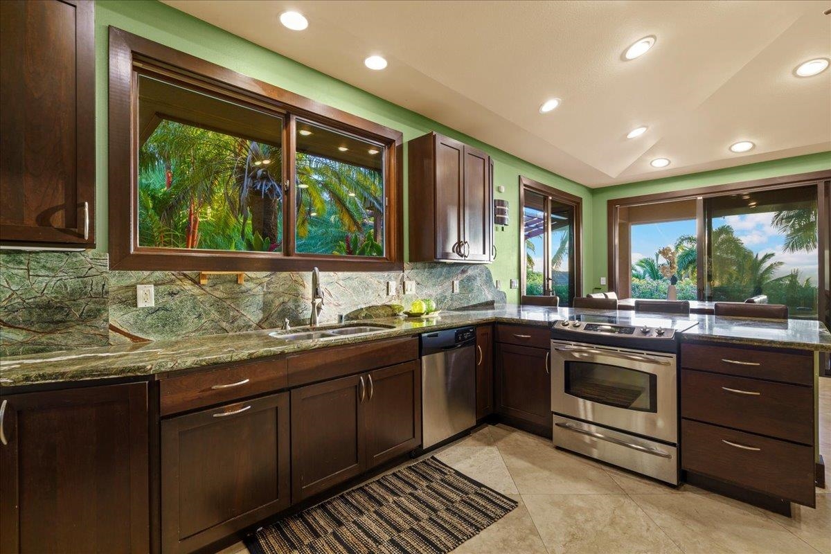 52  Lau Niu Way Launiupoko, Lahaina home - photo 10 of 48