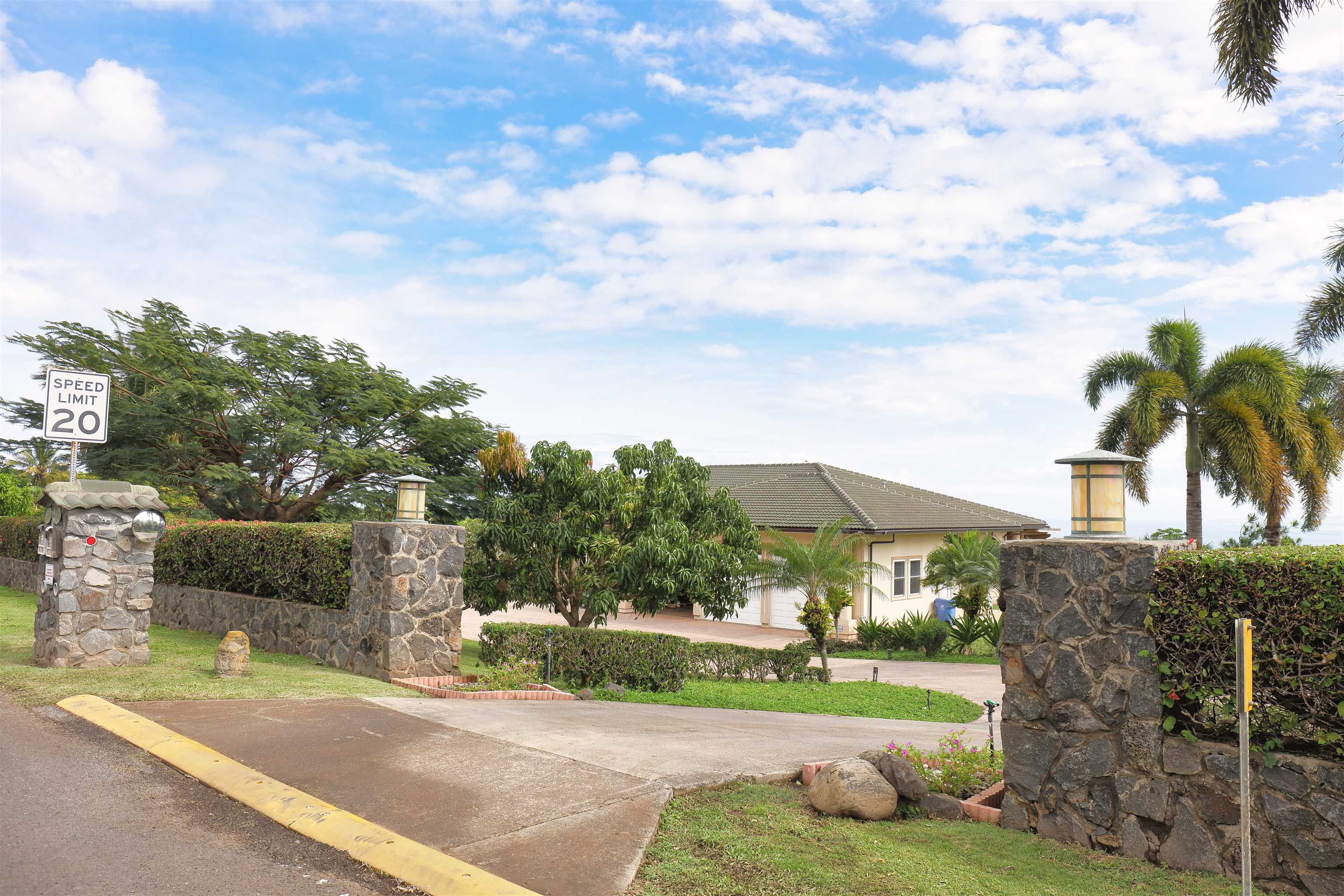 522  Maika St , Wailuku home - photo 4 of 30