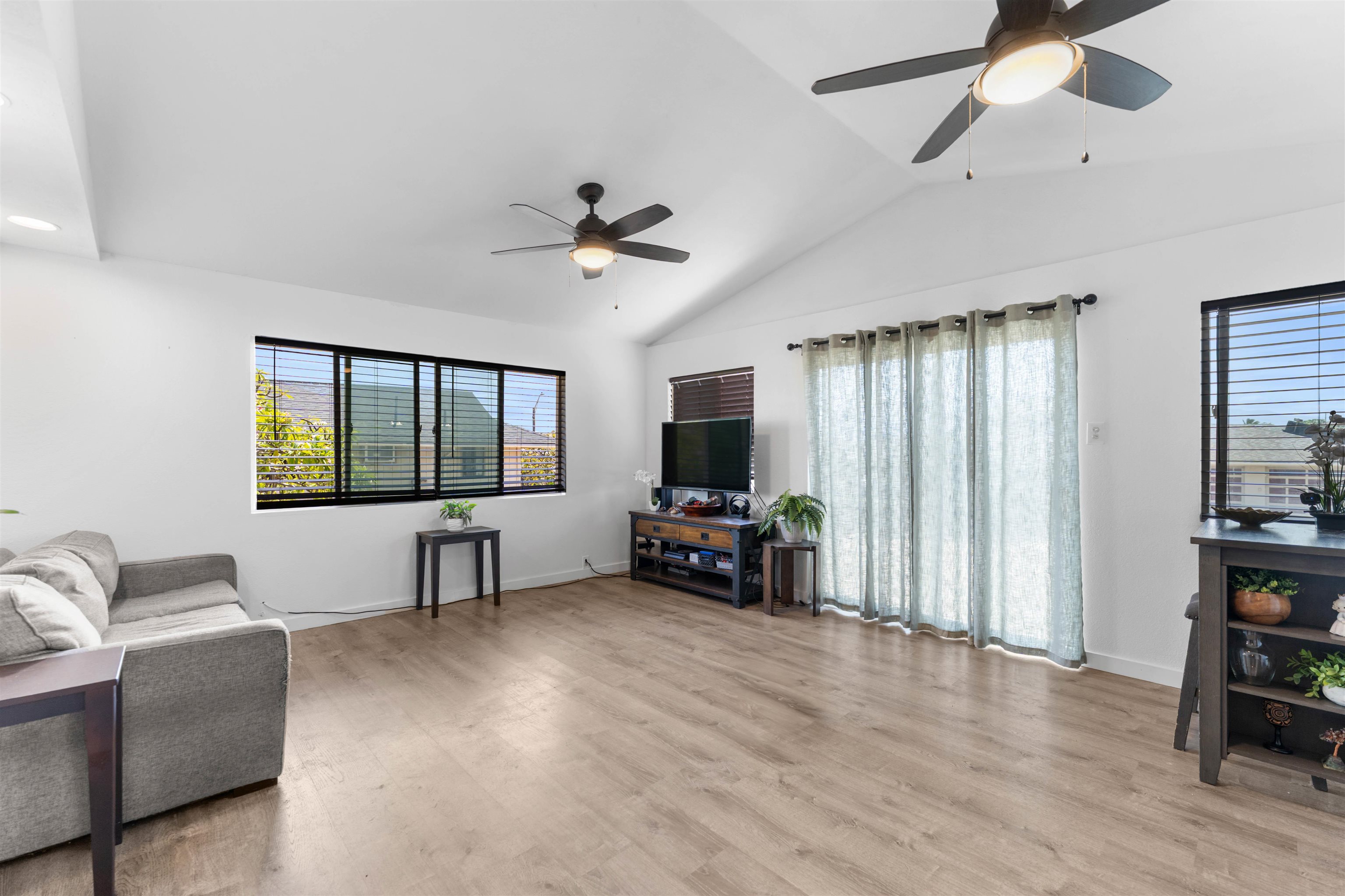 522  Niau St , Kahului home - photo 3 of 33