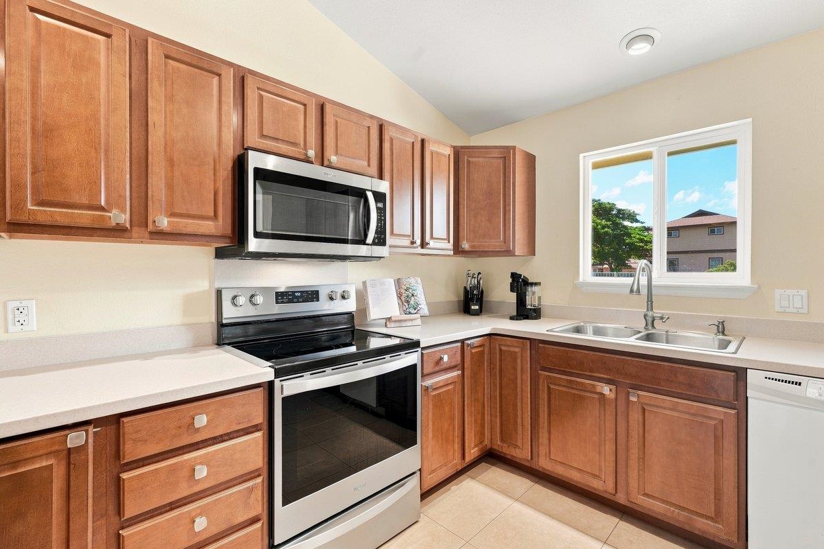 54  Waiapo St Kamali'i Alayna, Kihei home - photo 3 of 37