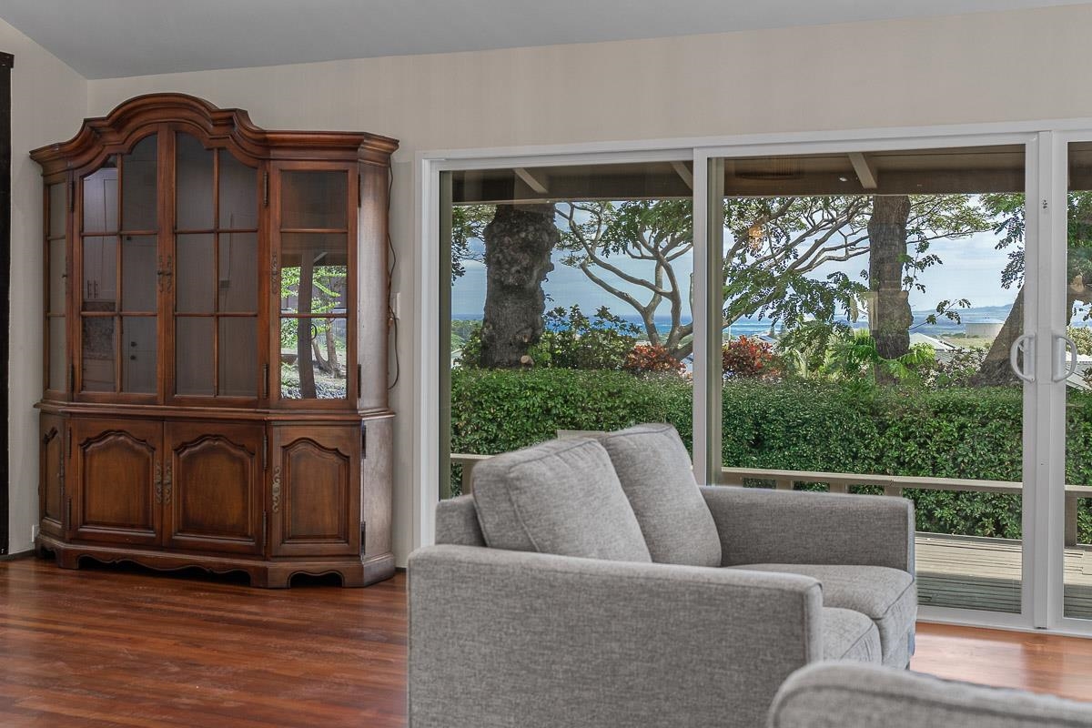 549  Honoapiilani Hwy , Wailuku home - photo 2 of 36