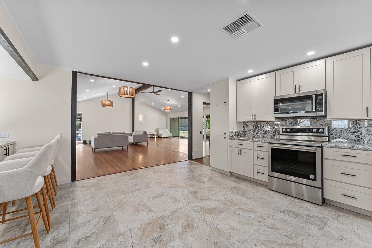 549  Honoapiilani Hwy , Wailuku home - photo 15 of 36