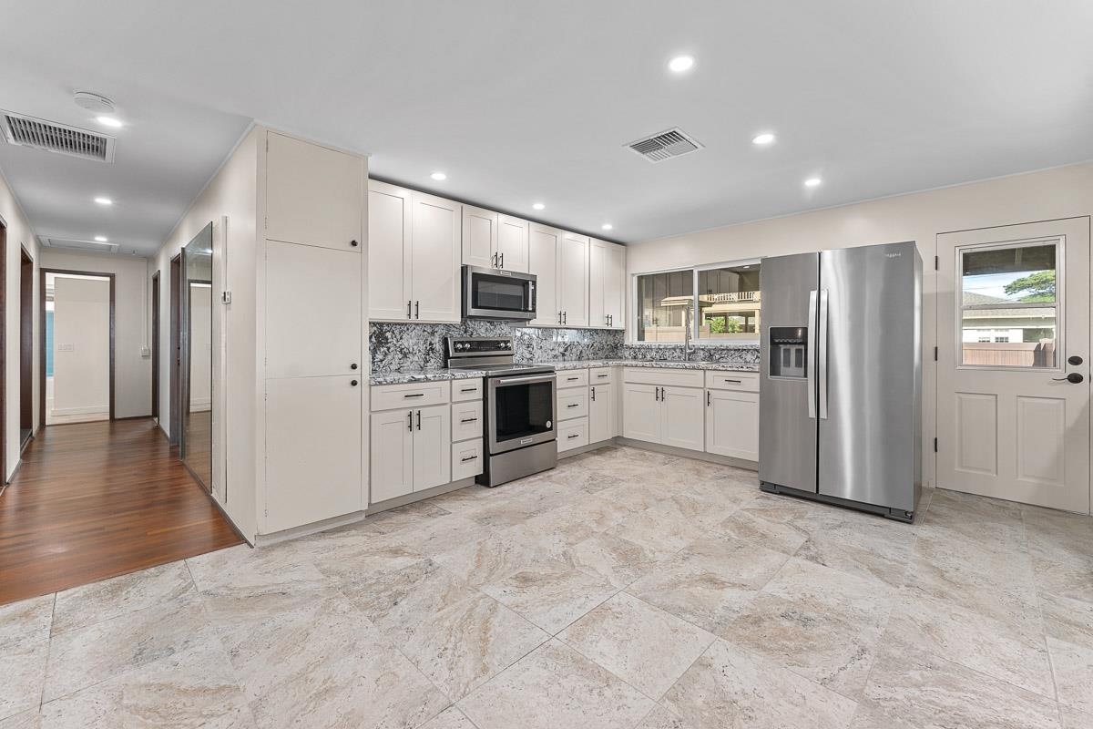 549  Honoapiilani Hwy , Wailuku home - photo 18 of 36